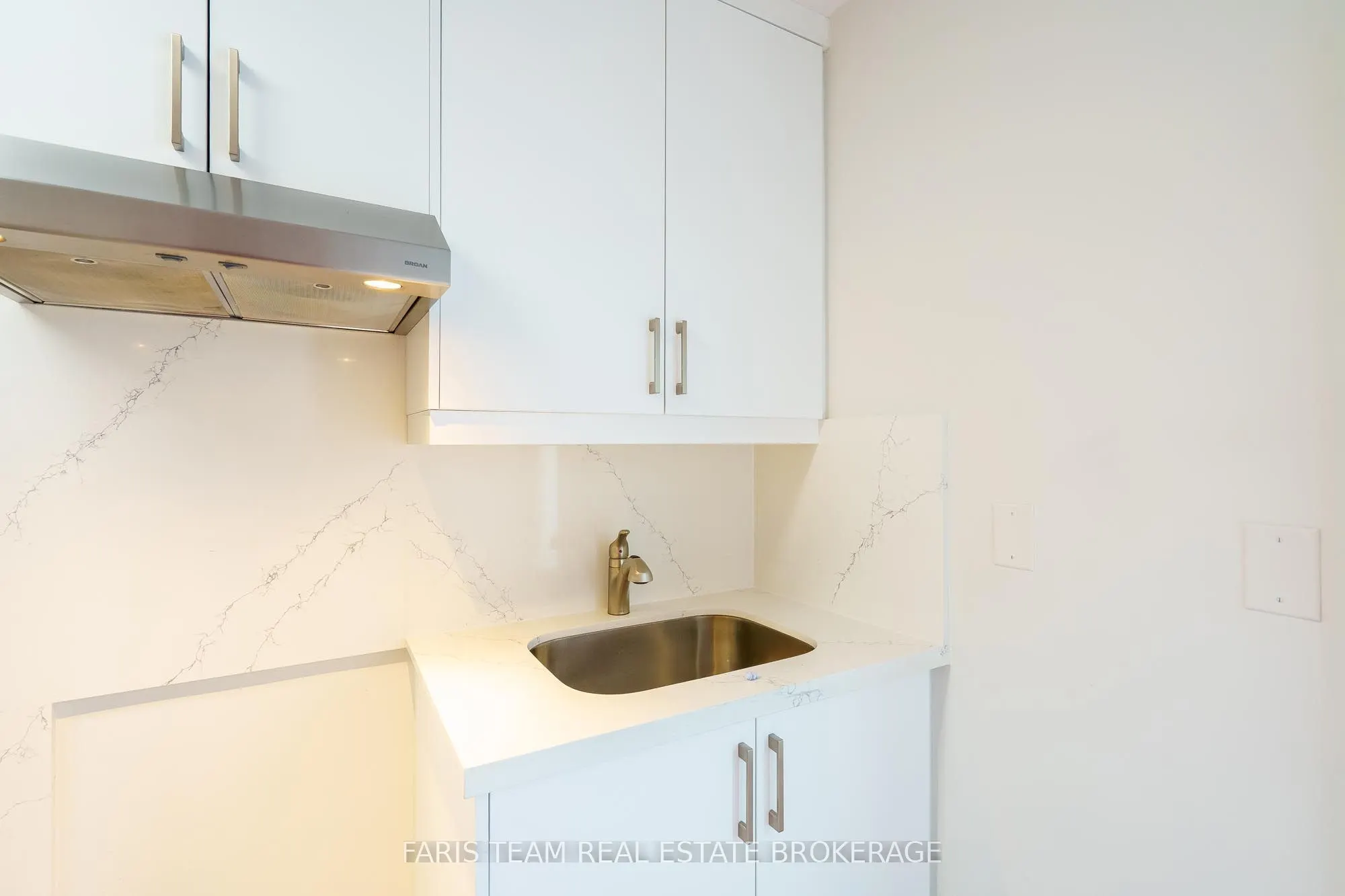 267 Lakeshore Road E