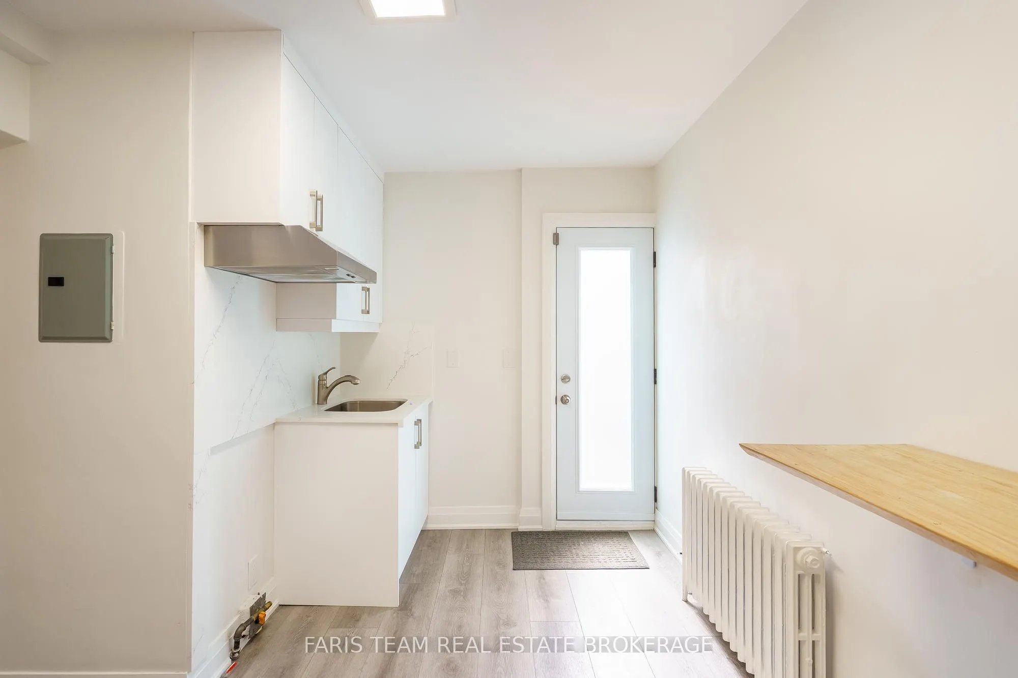 267 Lakeshore Road E
