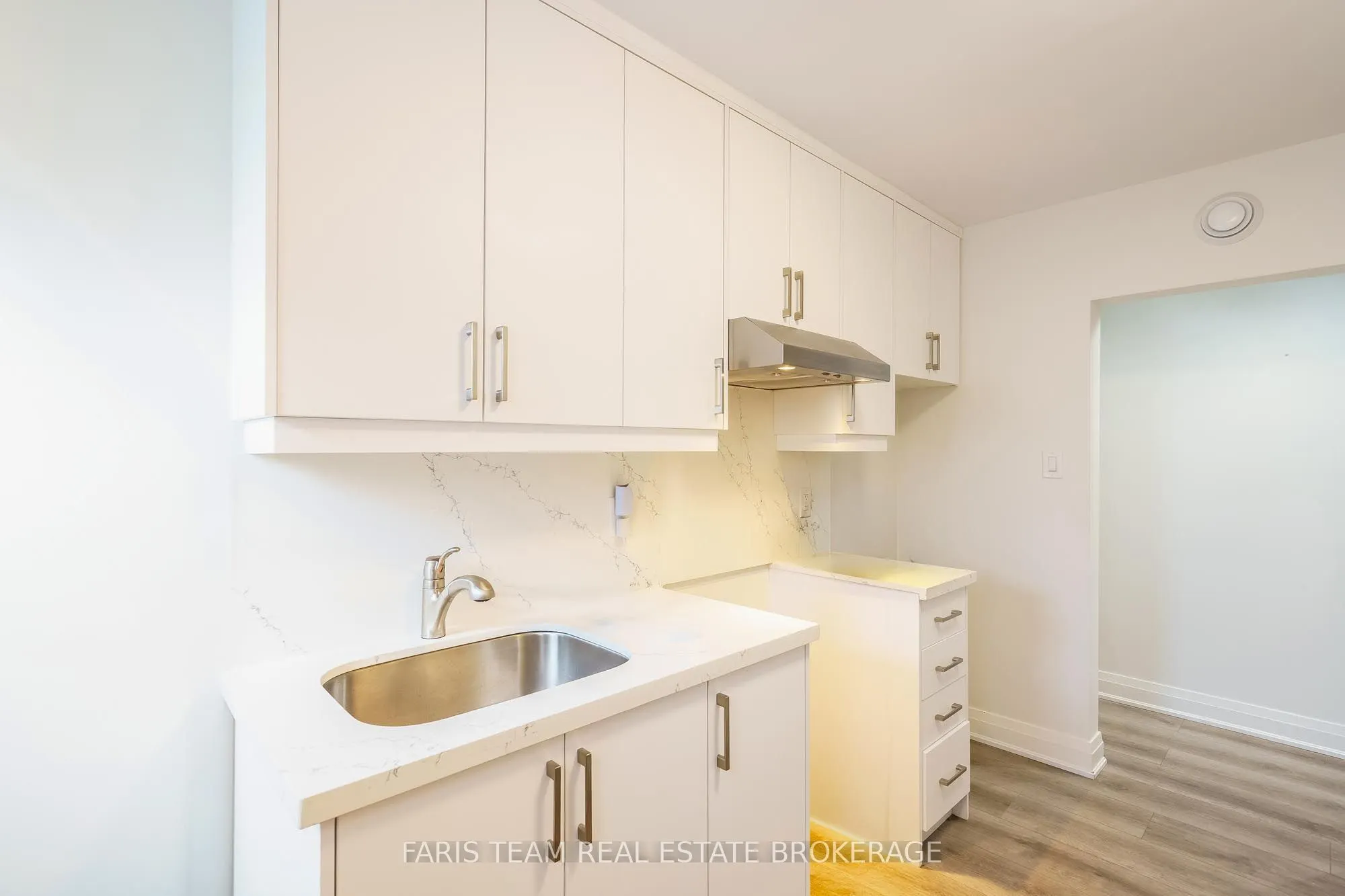 267 Lakeshore Road E