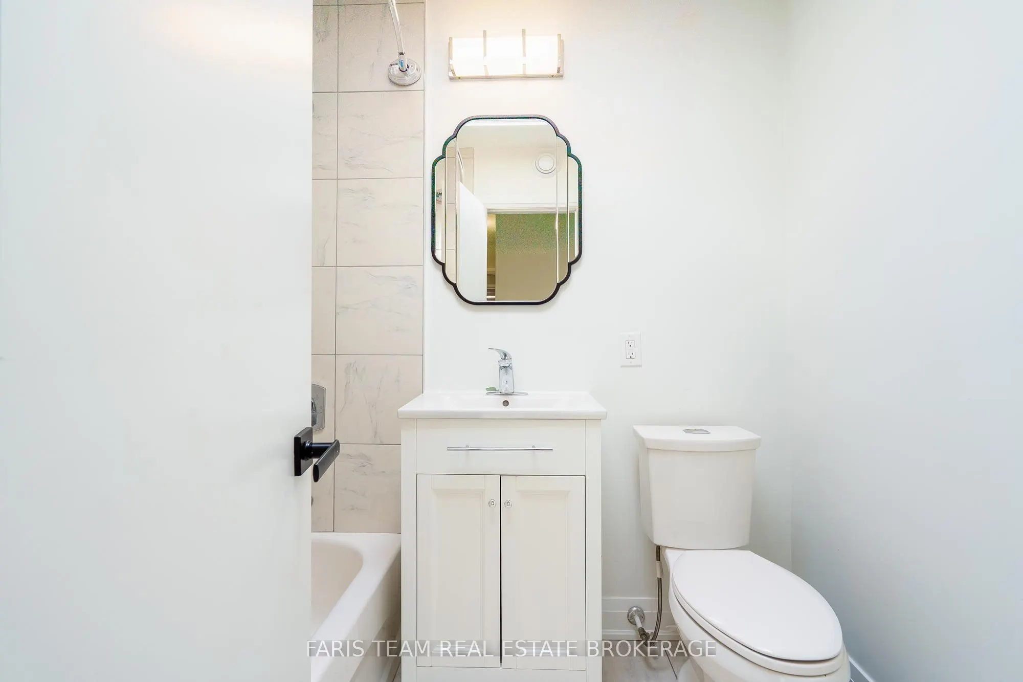 267 Lakeshore Road E