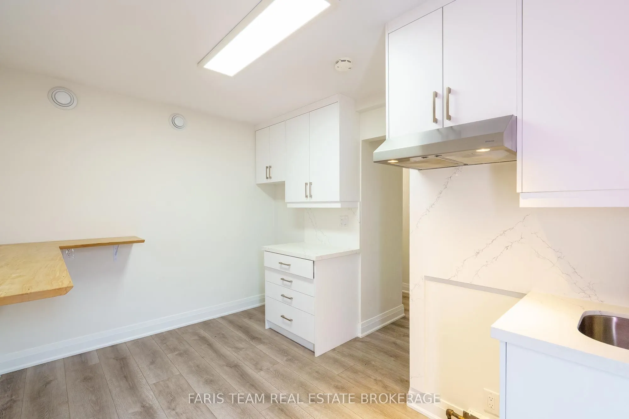 267 Lakeshore Road E