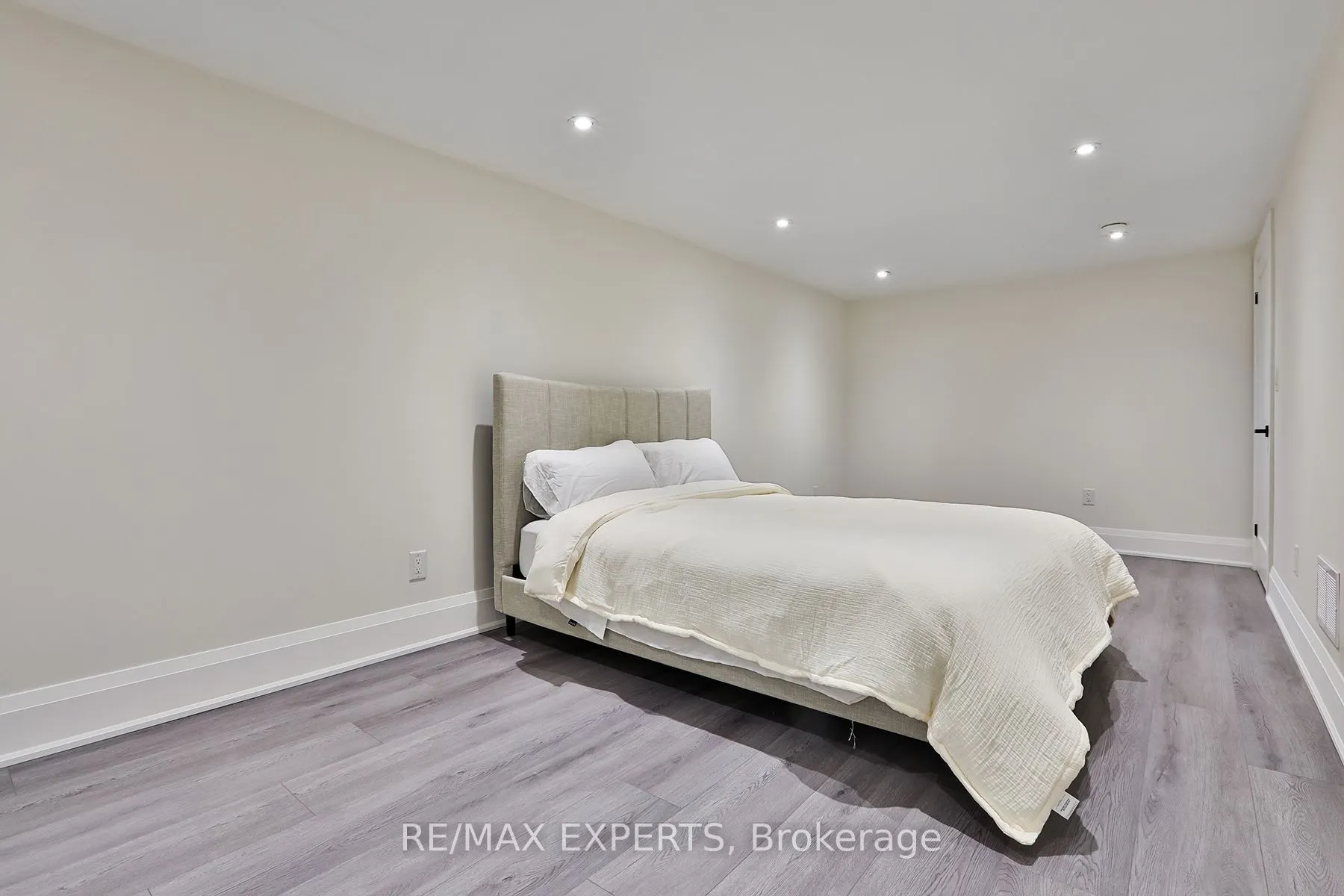 23B Maple Avenue