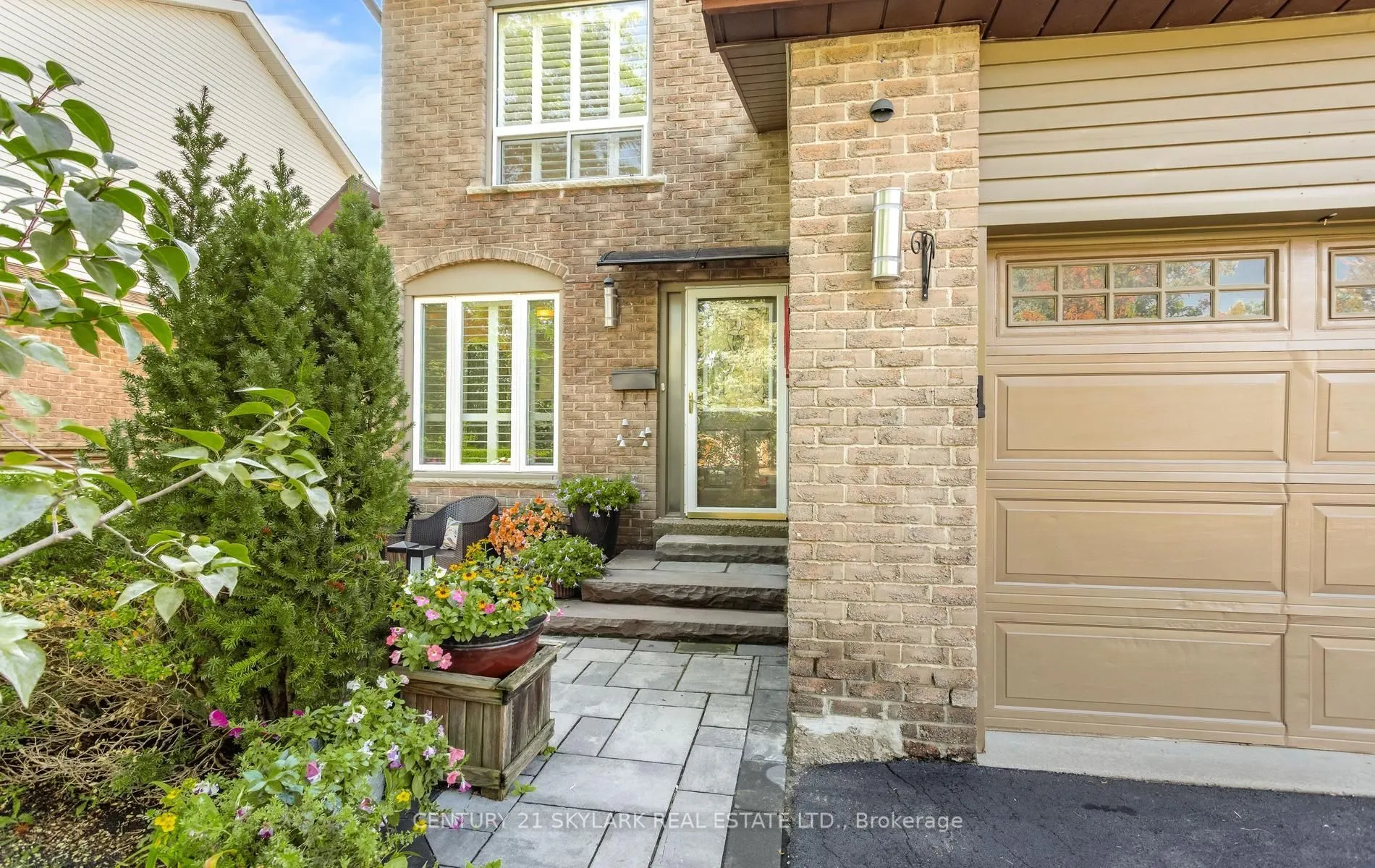 574 Sunnyvale Crescent