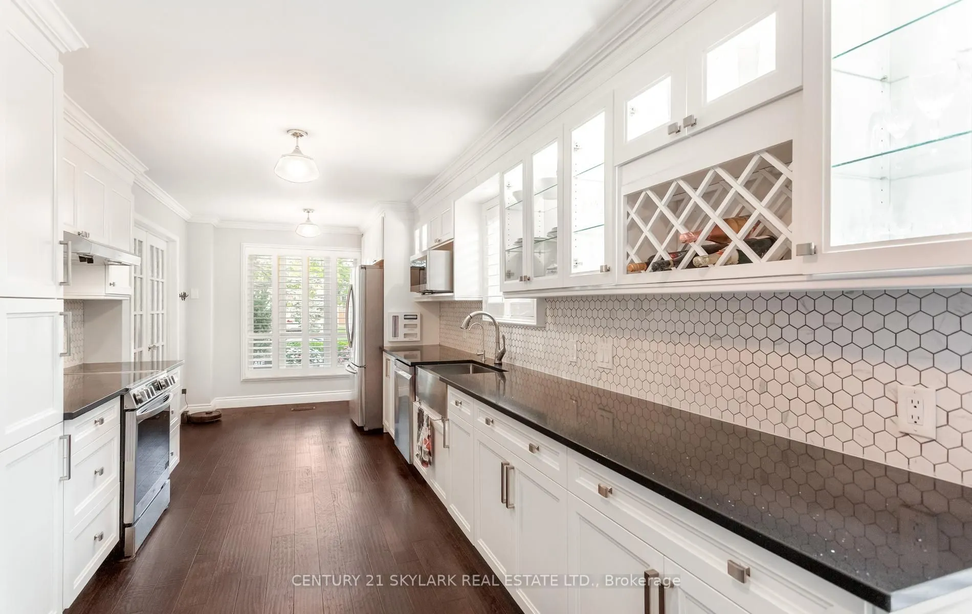 574 Sunnyvale Crescent