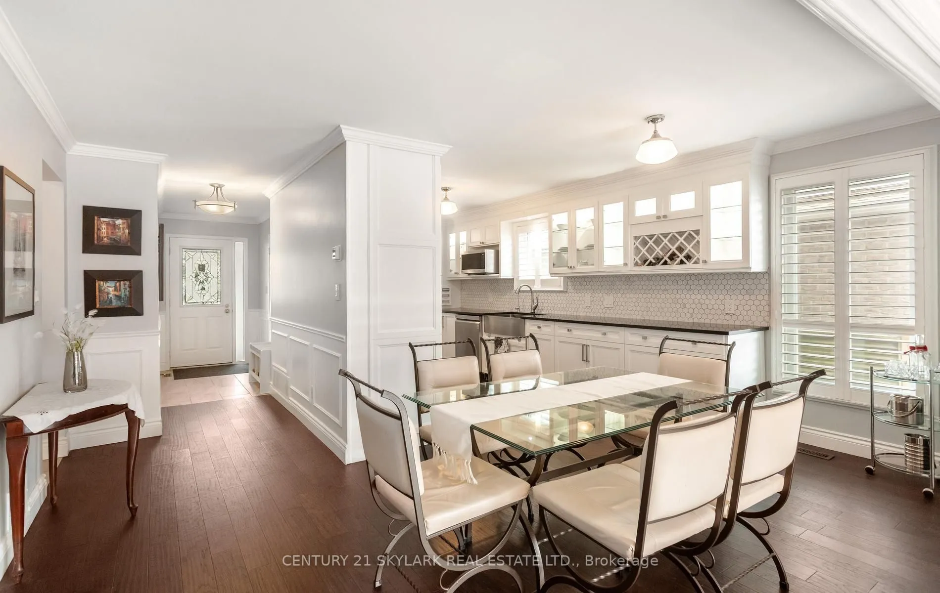 574 Sunnyvale Crescent