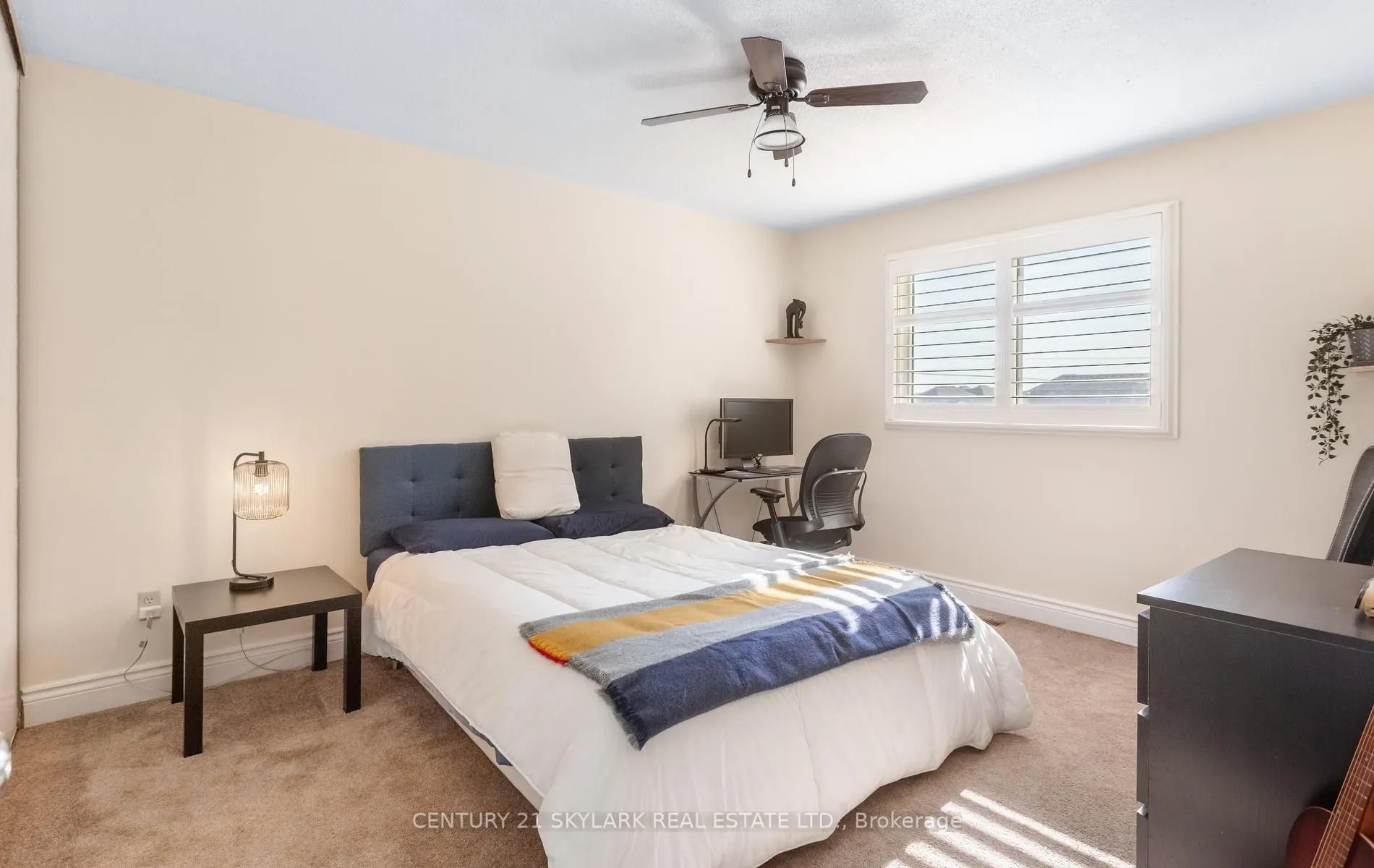 574 Sunnyvale Crescent