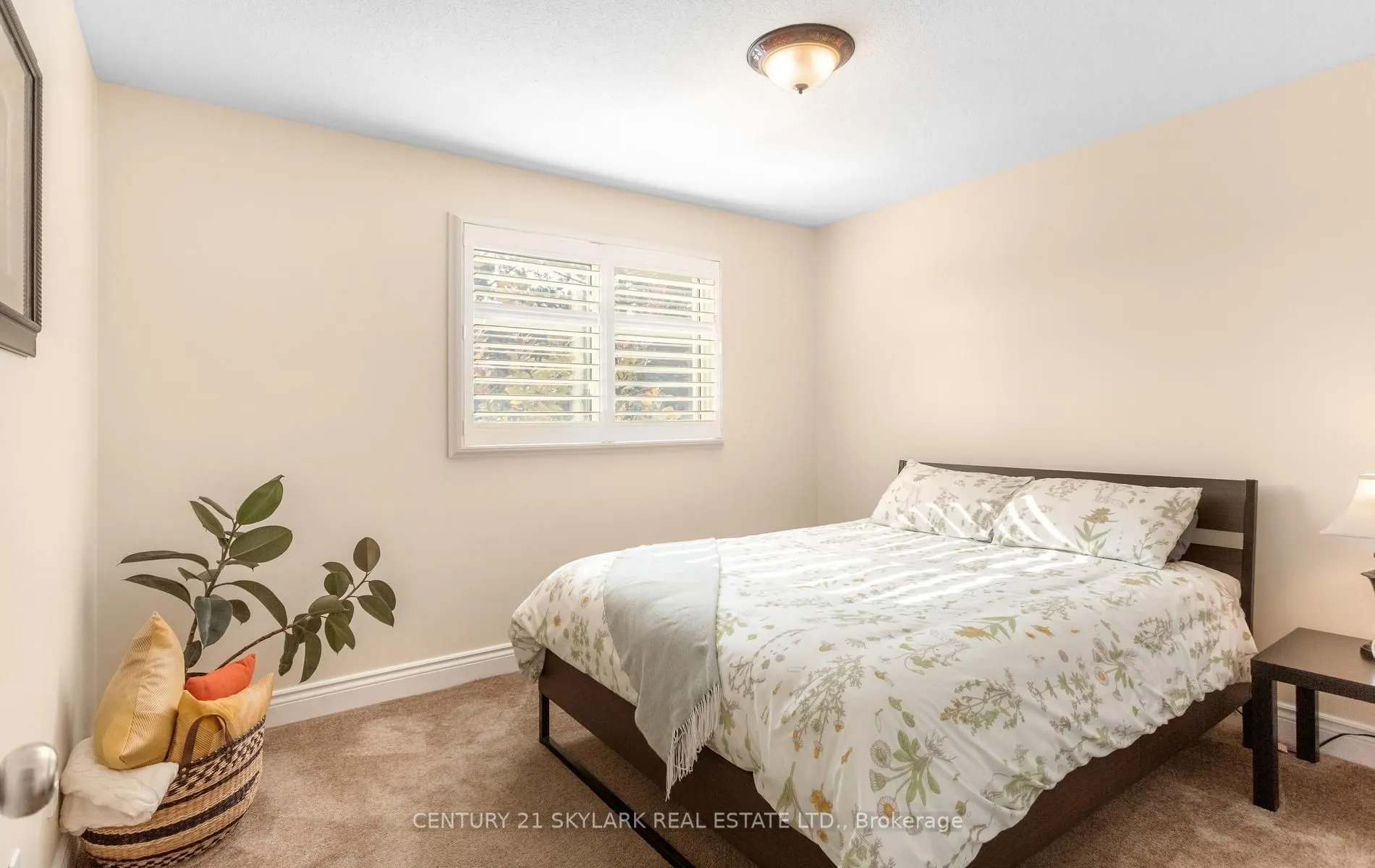 574 Sunnyvale Crescent