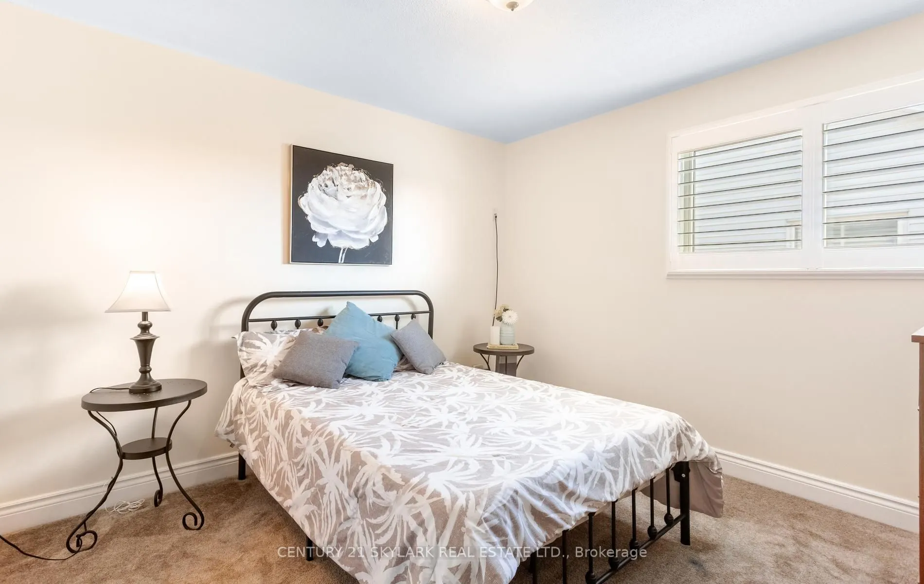 574 Sunnyvale Crescent