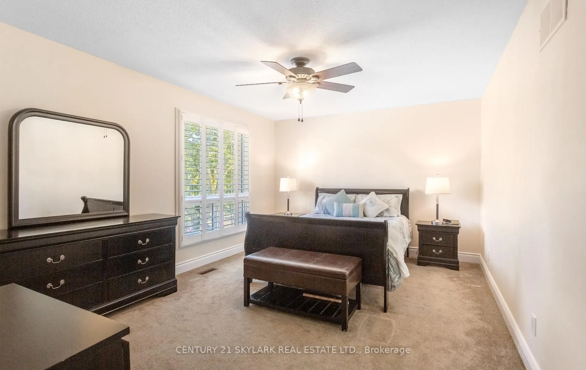 574 Sunnyvale Crescent