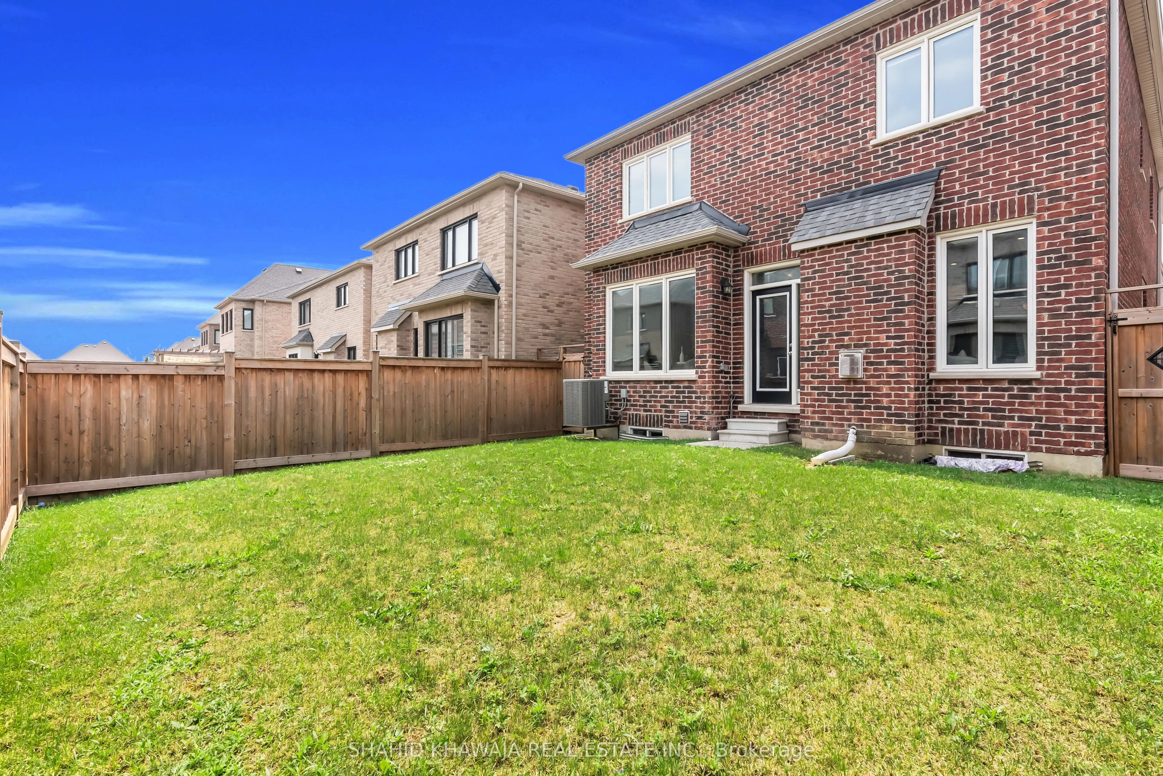 1221 Raspberry Terrace