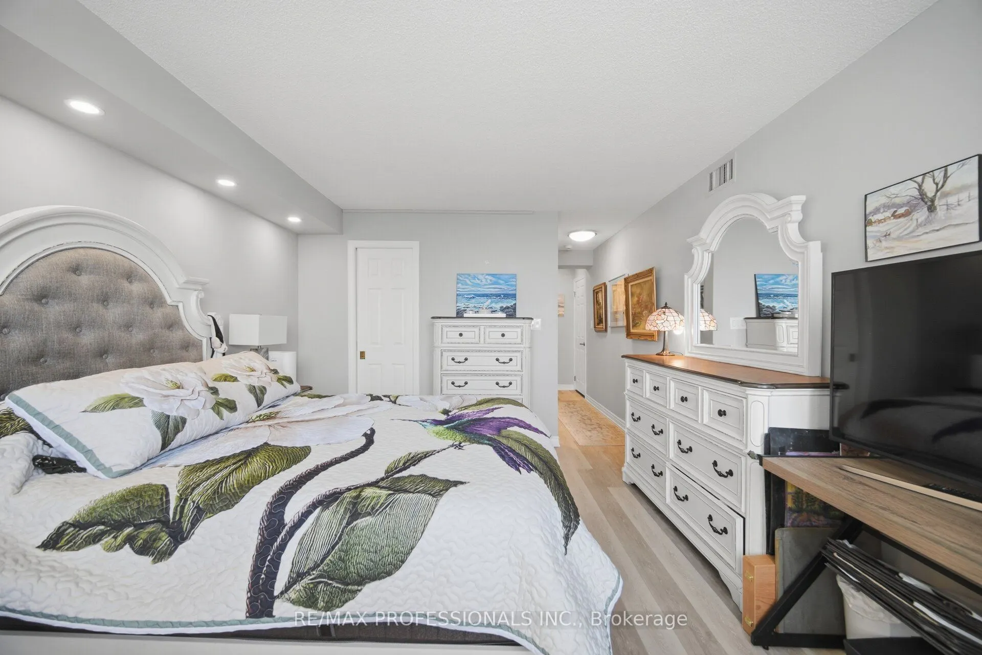 1 Aberfoyle Crescent #1411