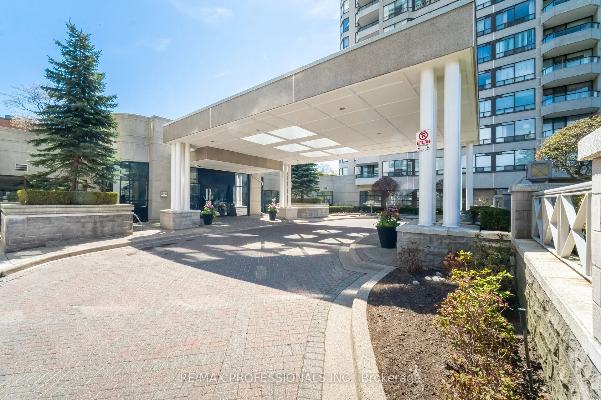 1 Aberfoyle Crescent #1411