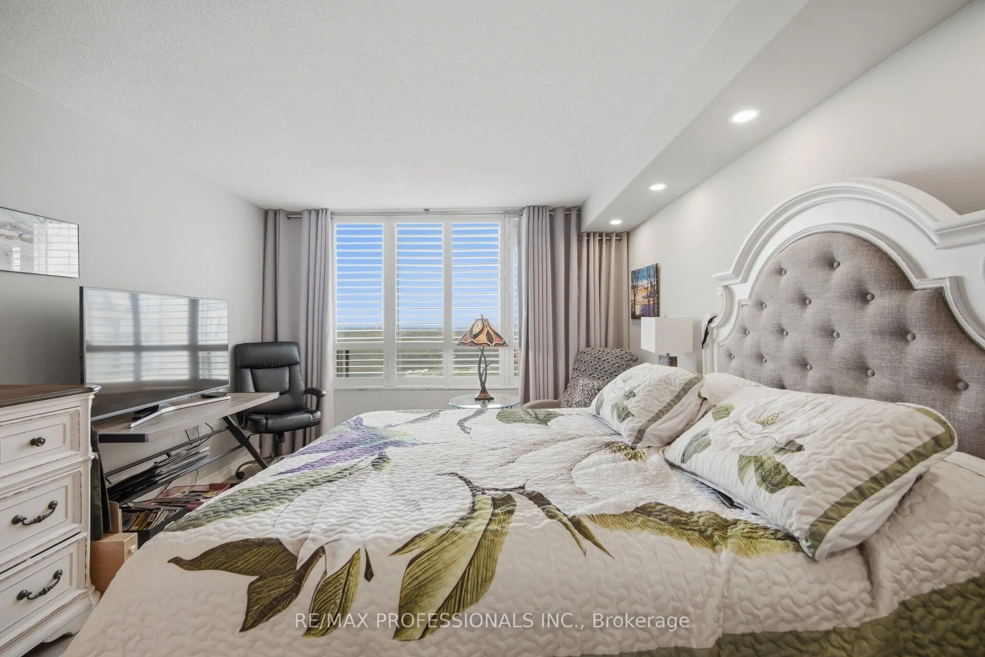 1 Aberfoyle Crescent #1411