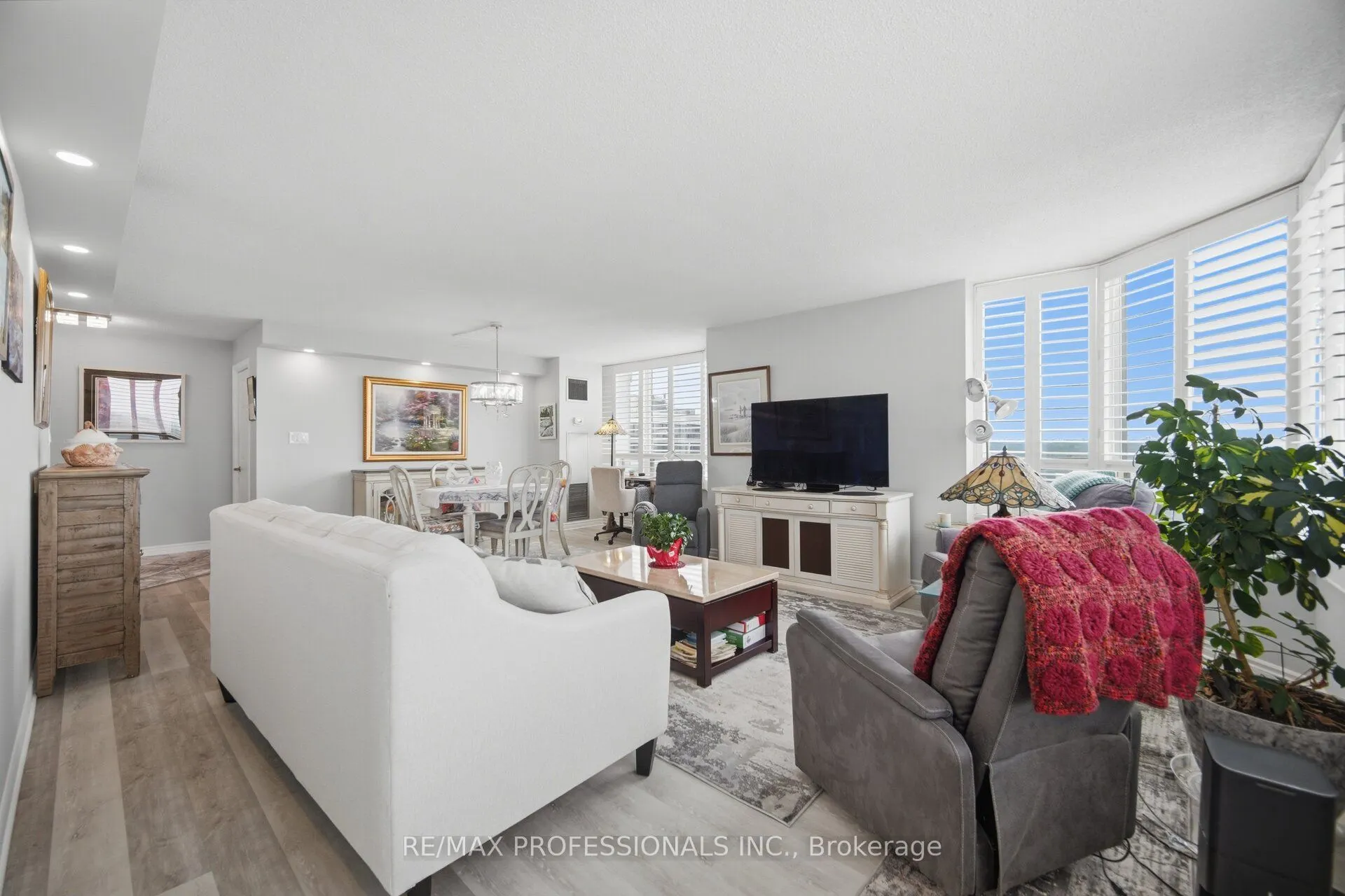 1 Aberfoyle Crescent #1411