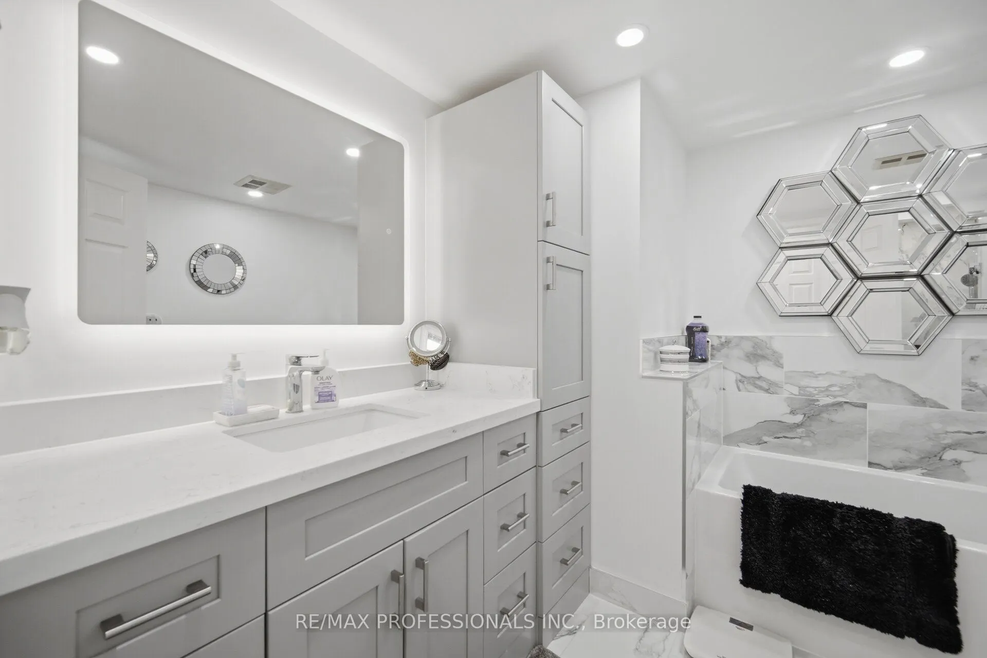 1 Aberfoyle Crescent #1411