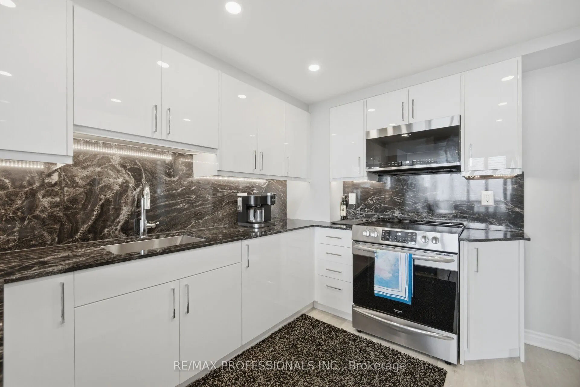 1 Aberfoyle Crescent #1411