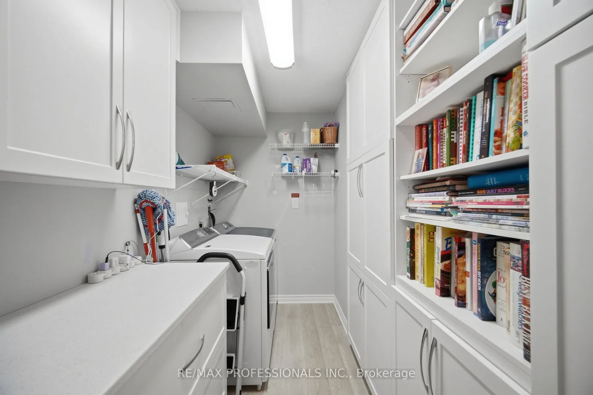 1 Aberfoyle Crescent #1411