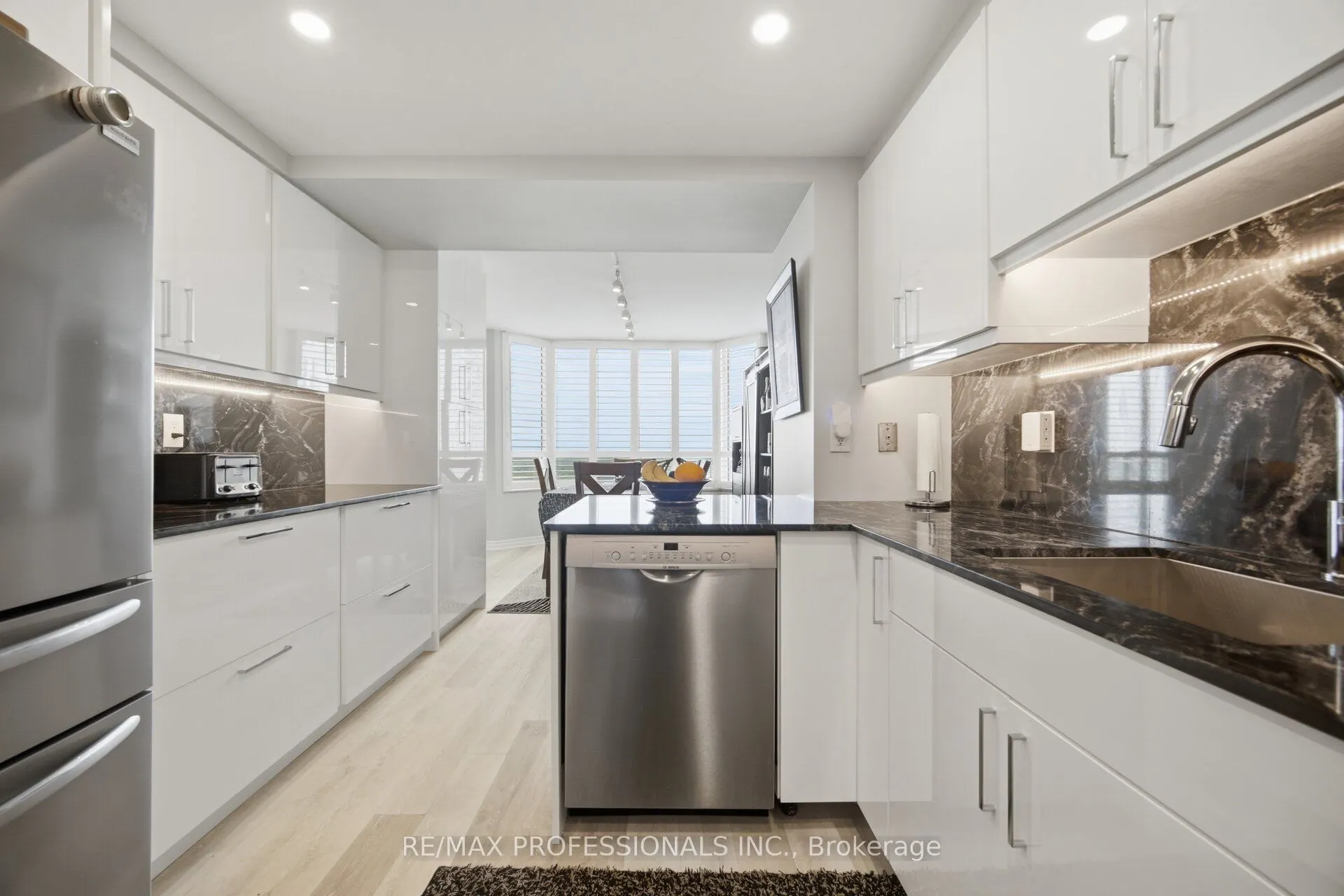 1 Aberfoyle Crescent #1411