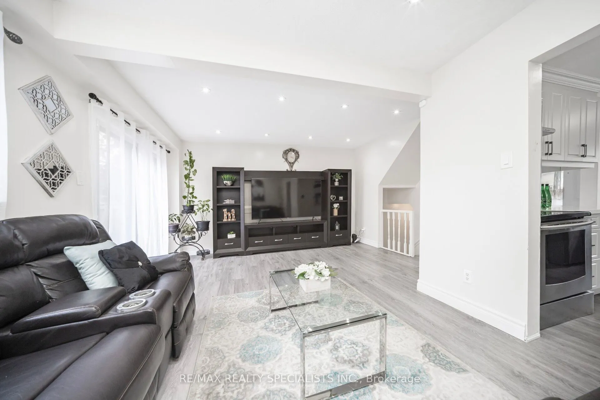 144 Fleetwood Crescent #144