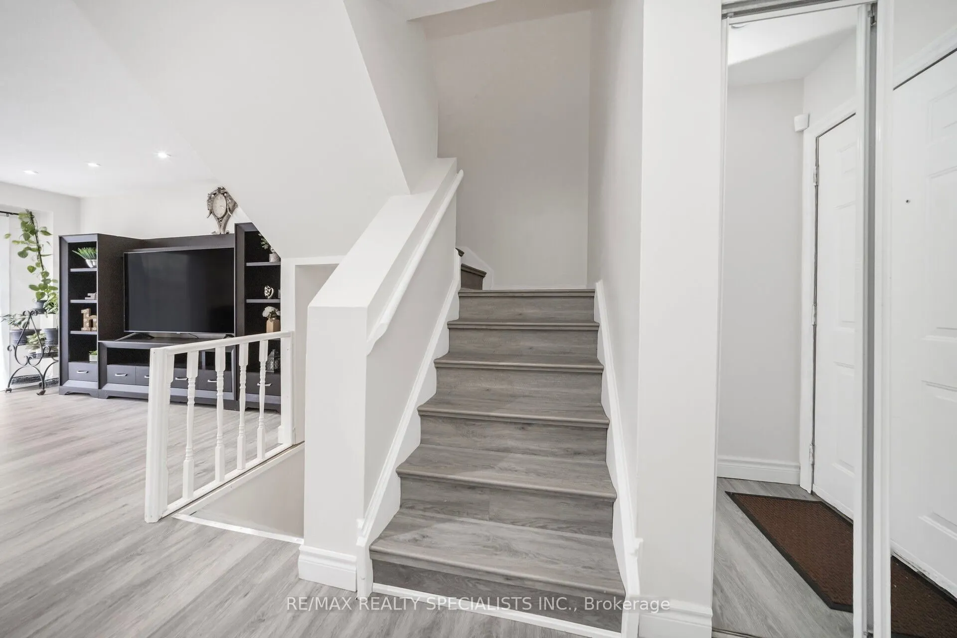 144 Fleetwood Crescent #144