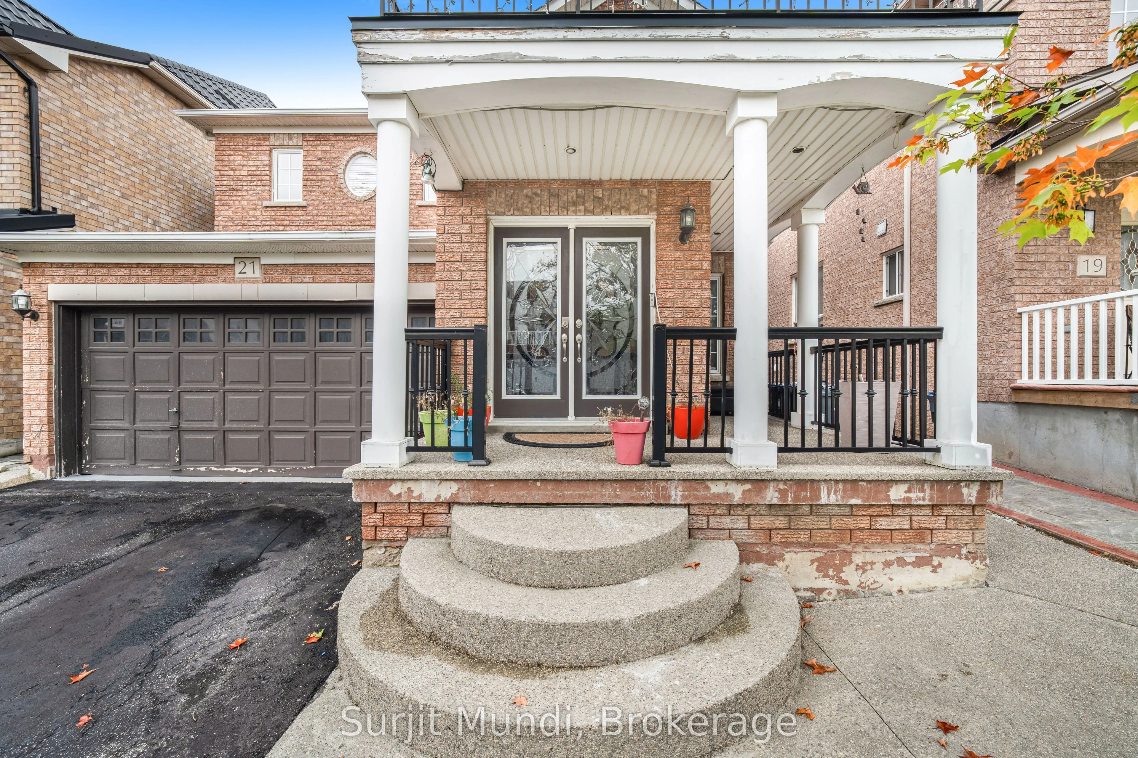 21 Amboise Crescent