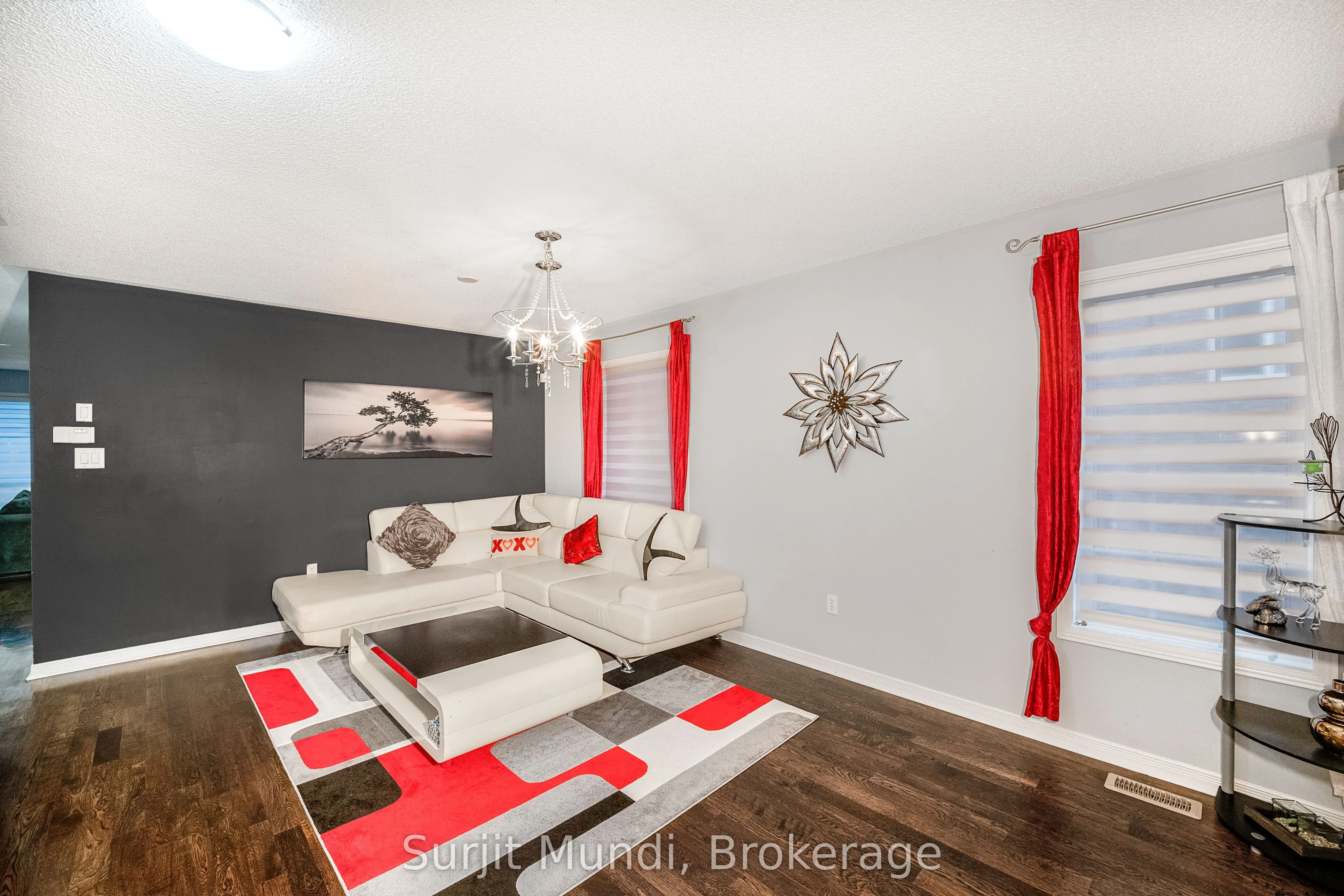 21 Amboise Crescent