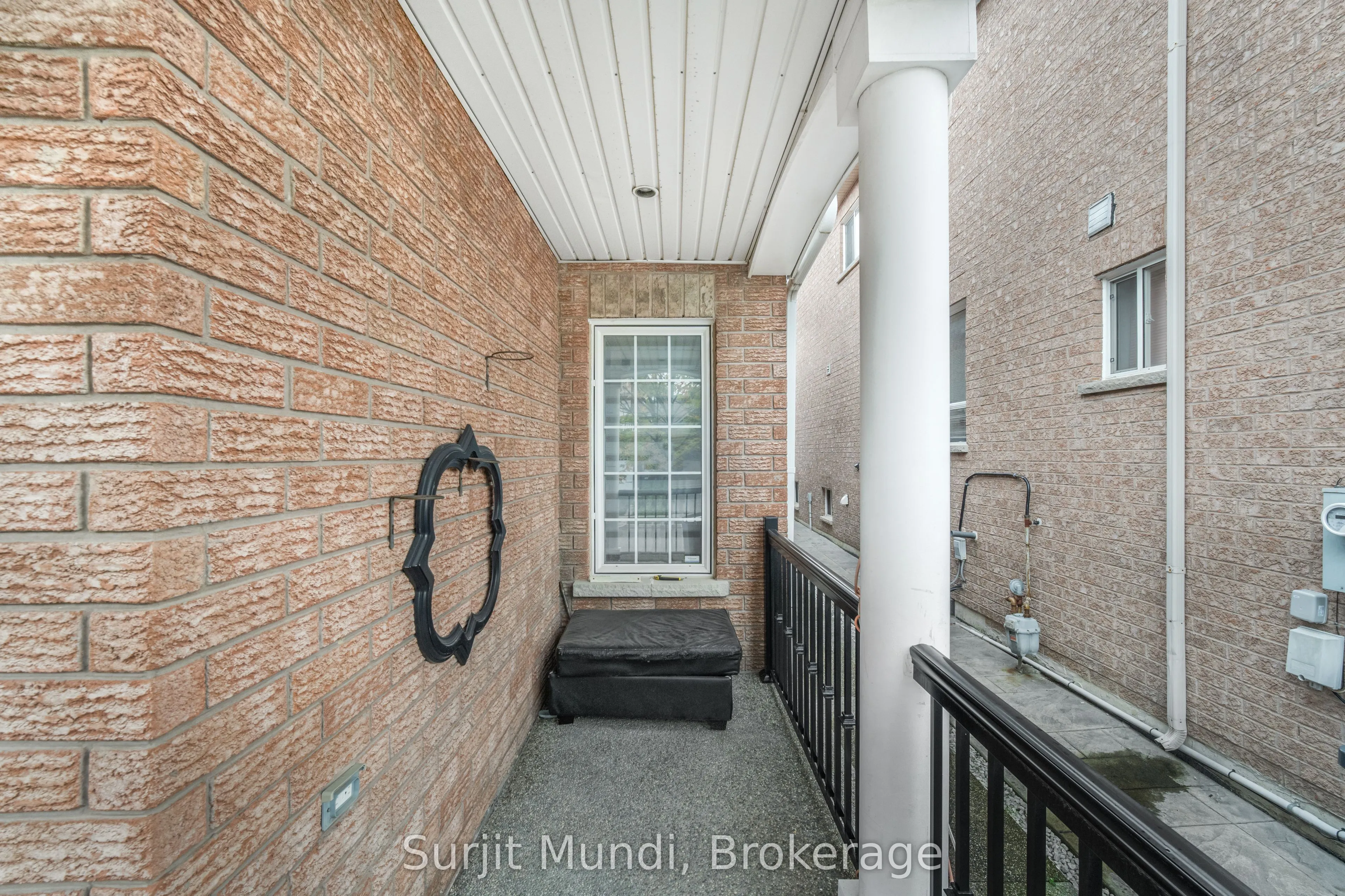 21 Amboise Crescent