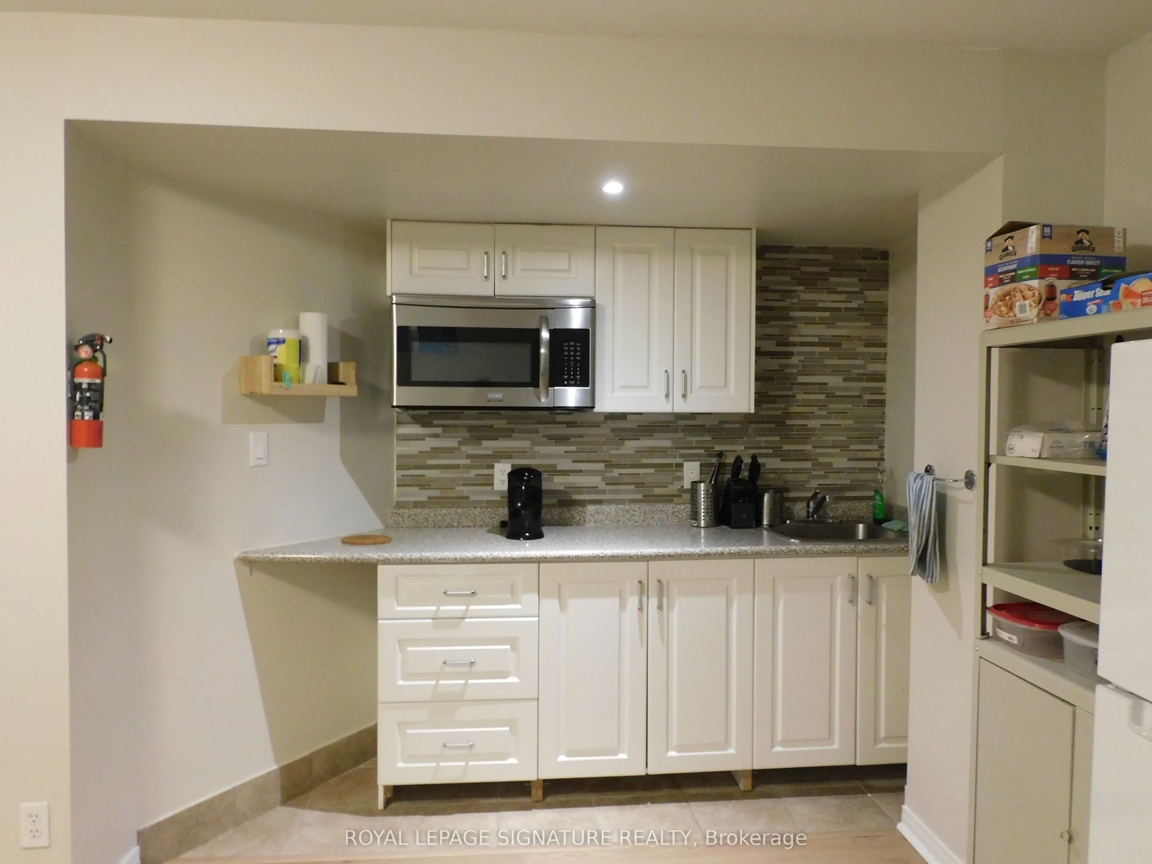 1132 Queen Street W