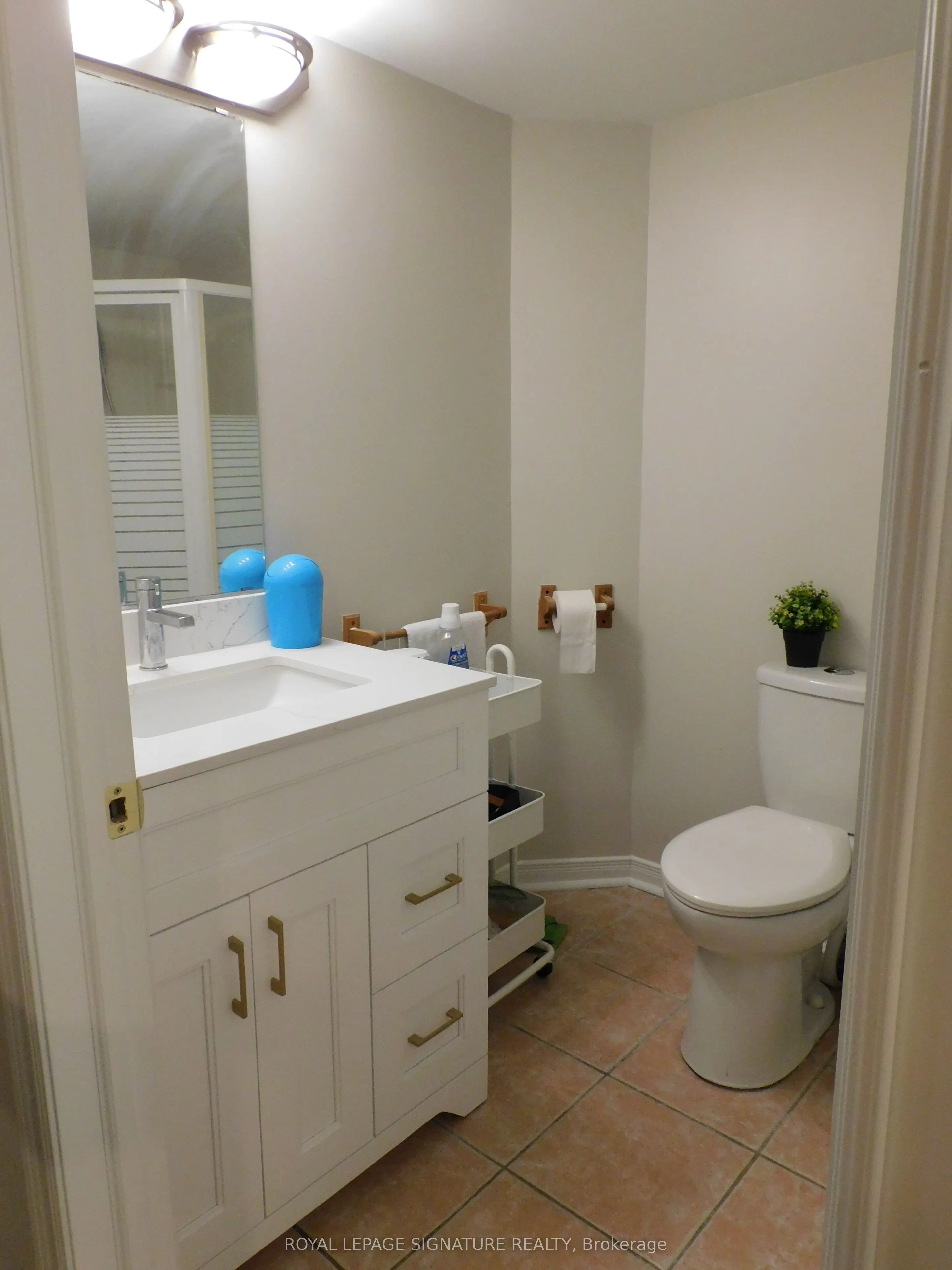 1132 Queen Street W