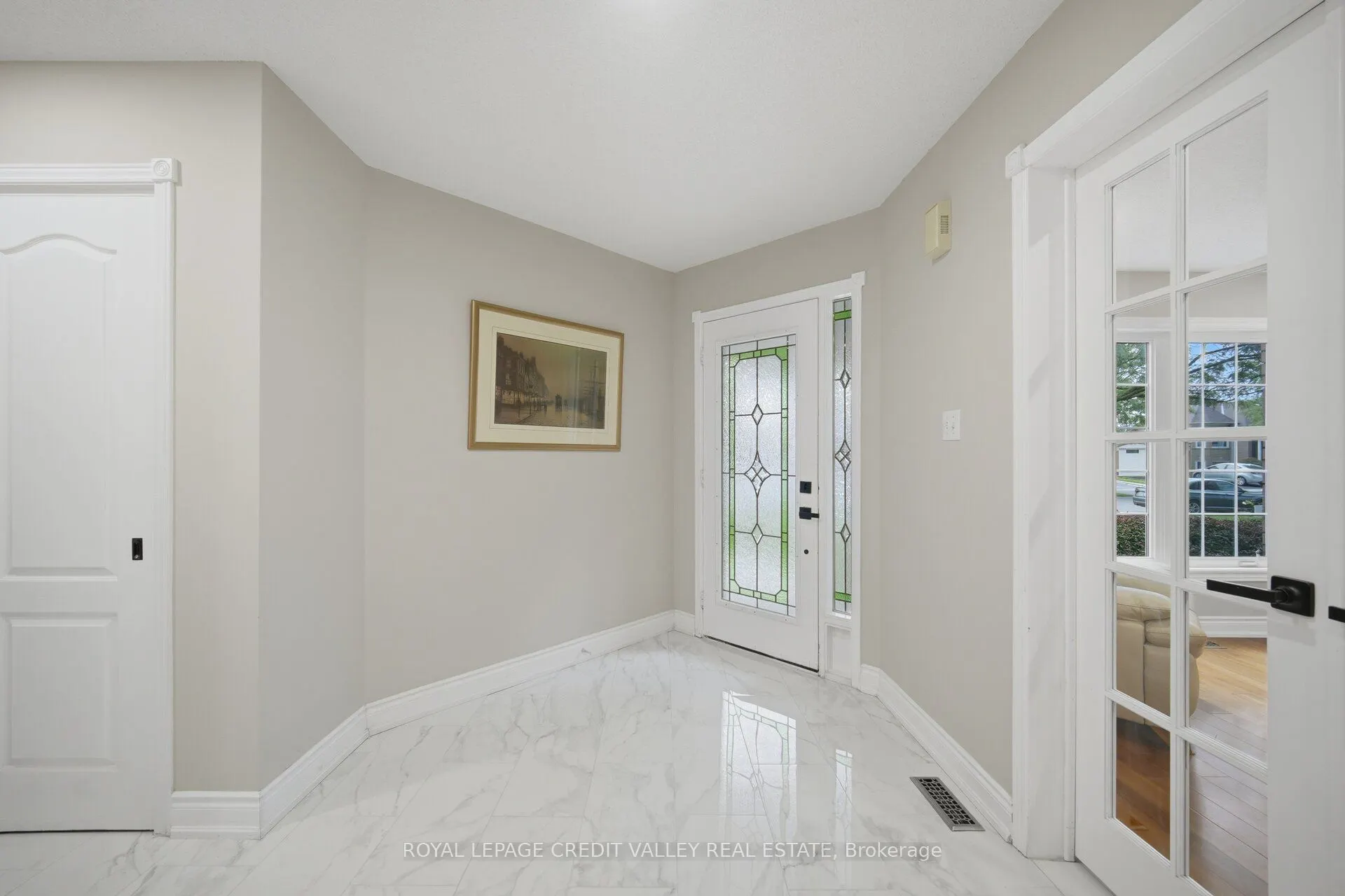 8 Livingston Drive