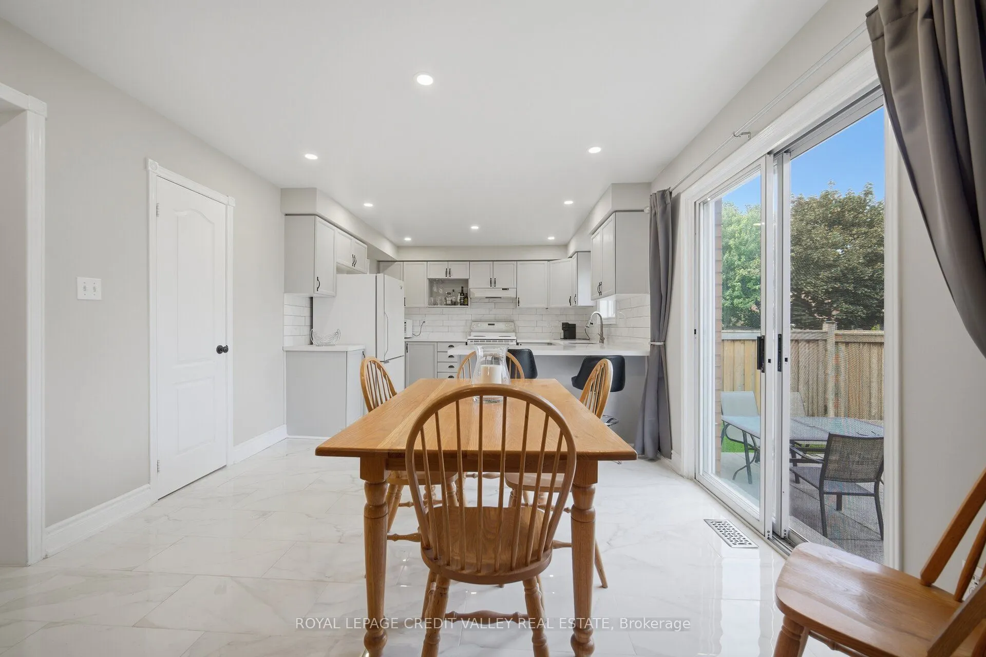 8 Livingston Drive