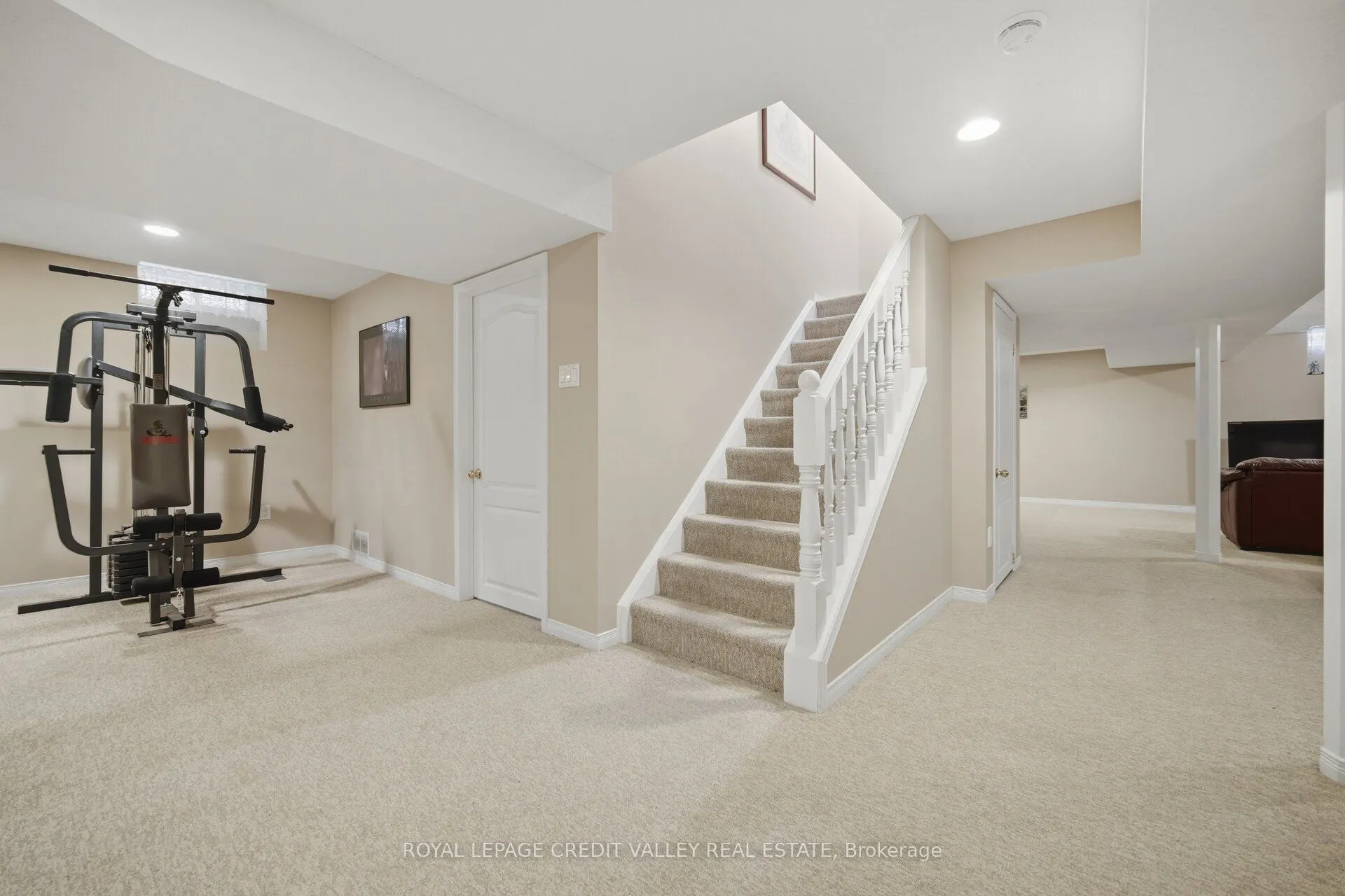 8 Livingston Drive