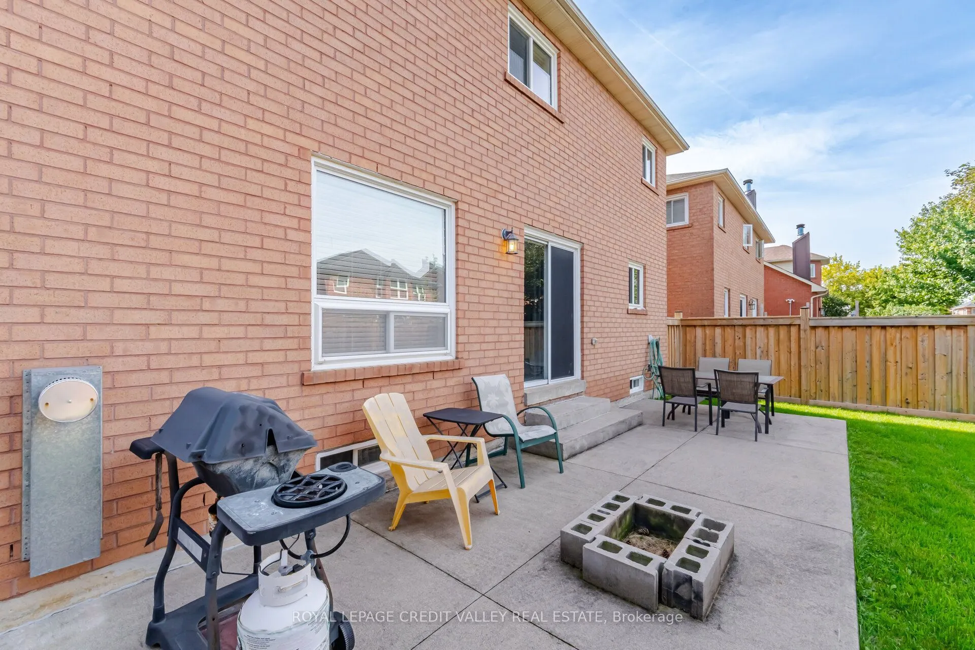 8 Livingston Drive