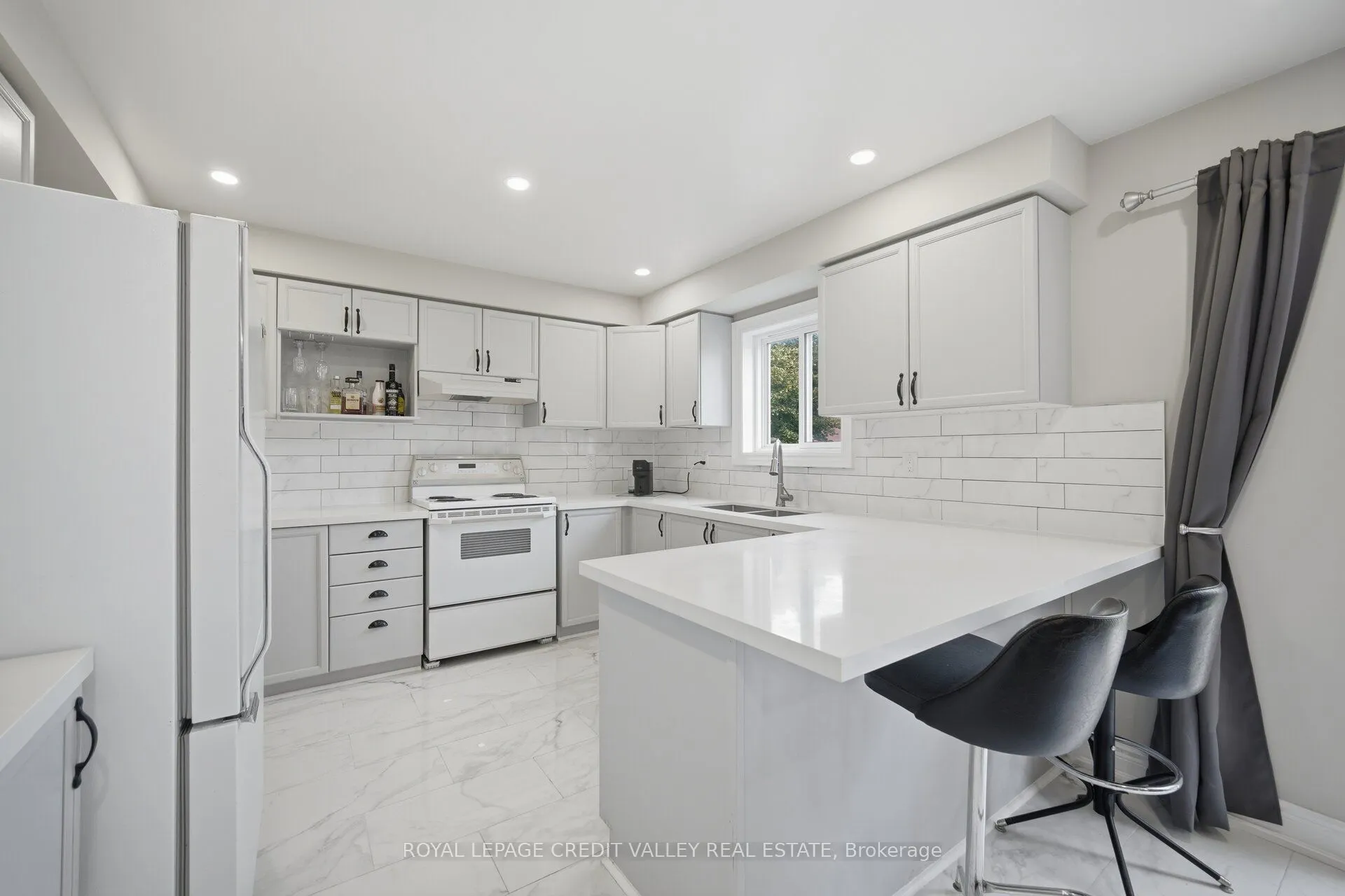 8 Livingston Drive