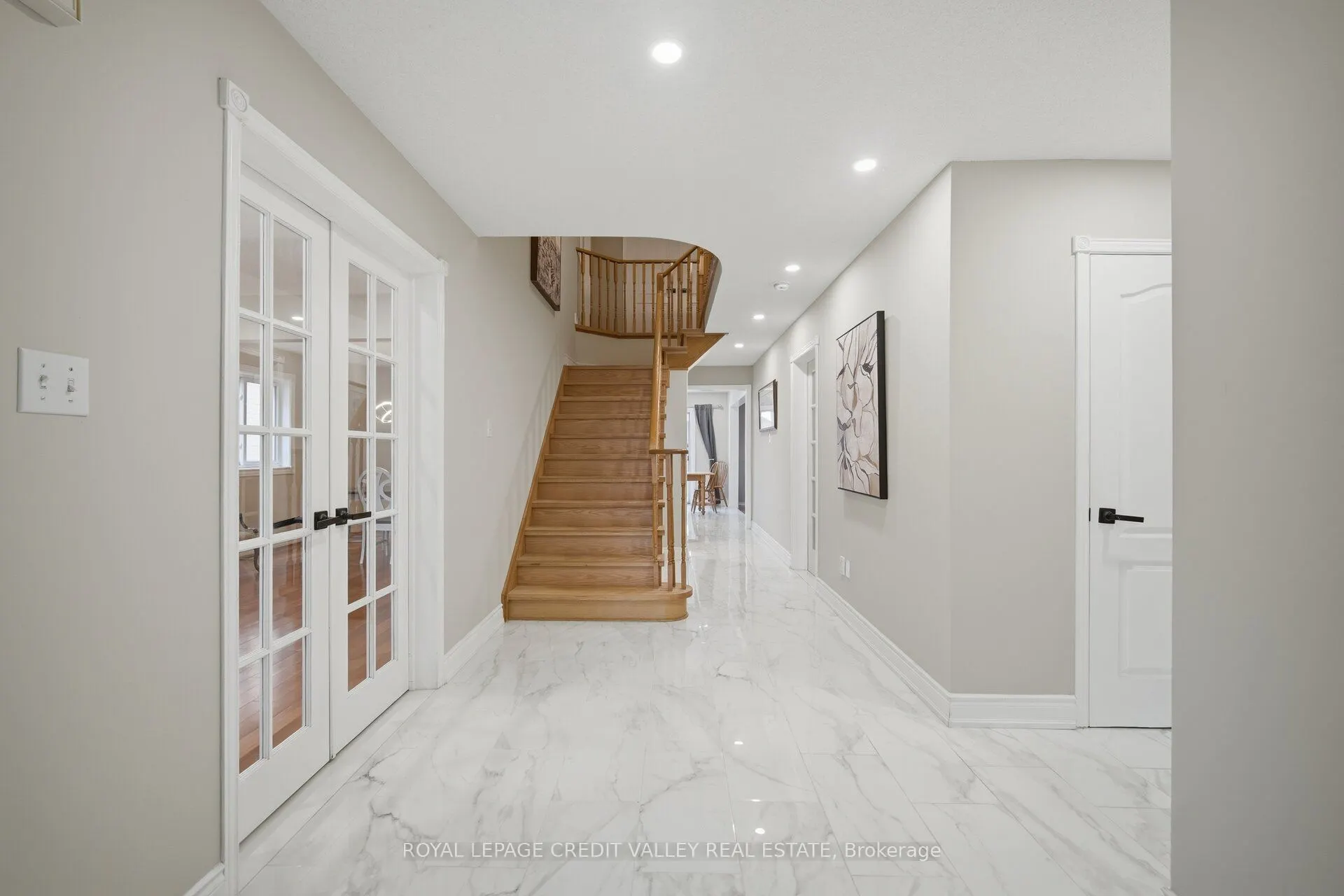 8 Livingston Drive