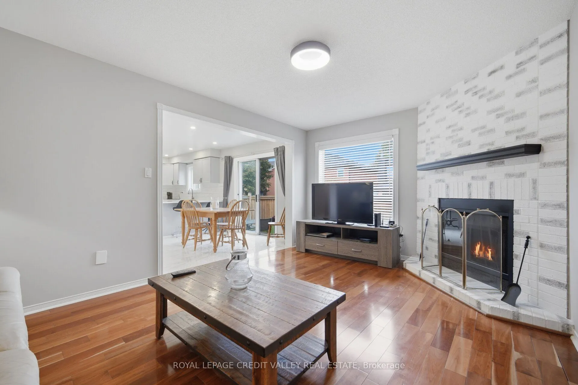 8 Livingston Drive