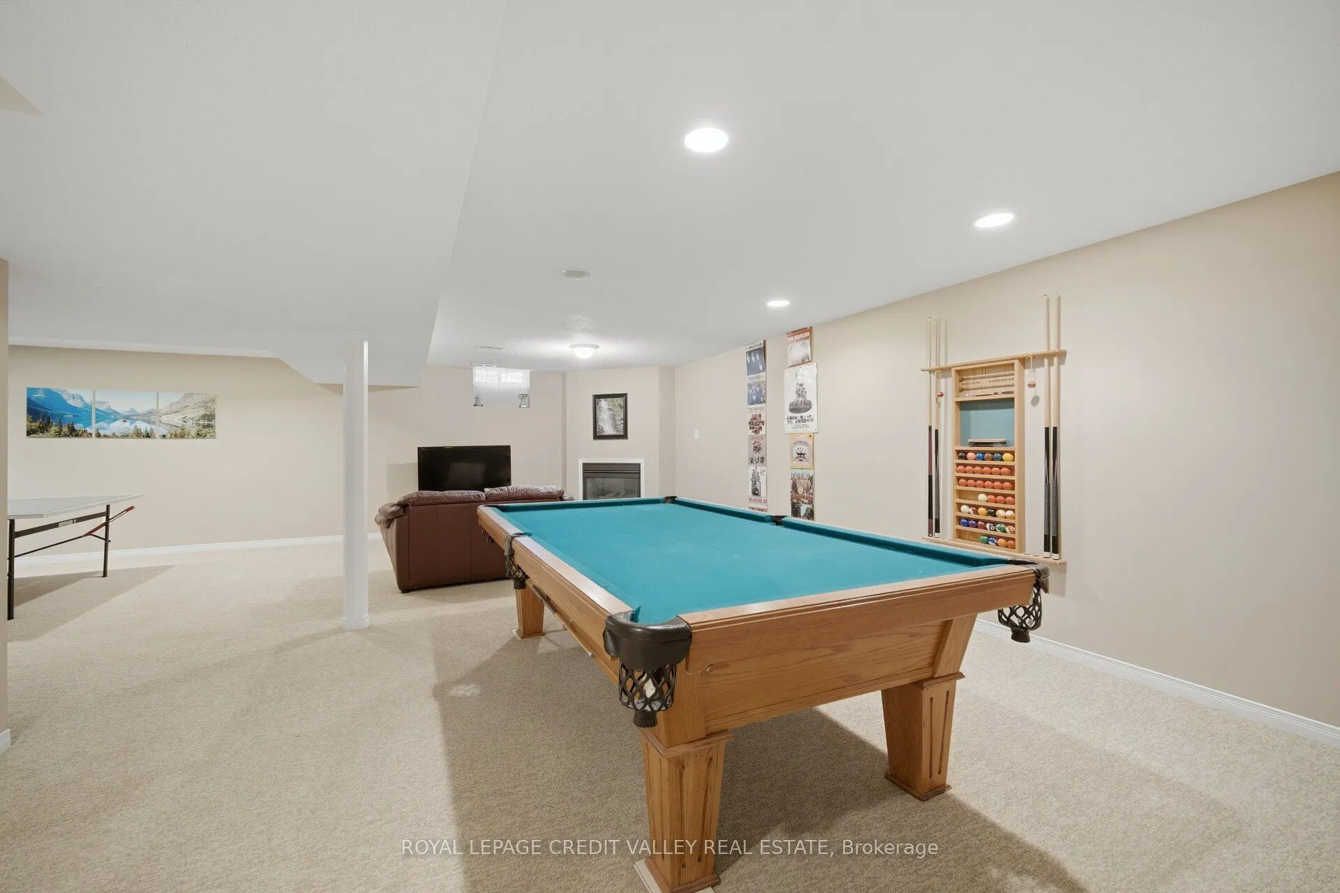 8 Livingston Drive