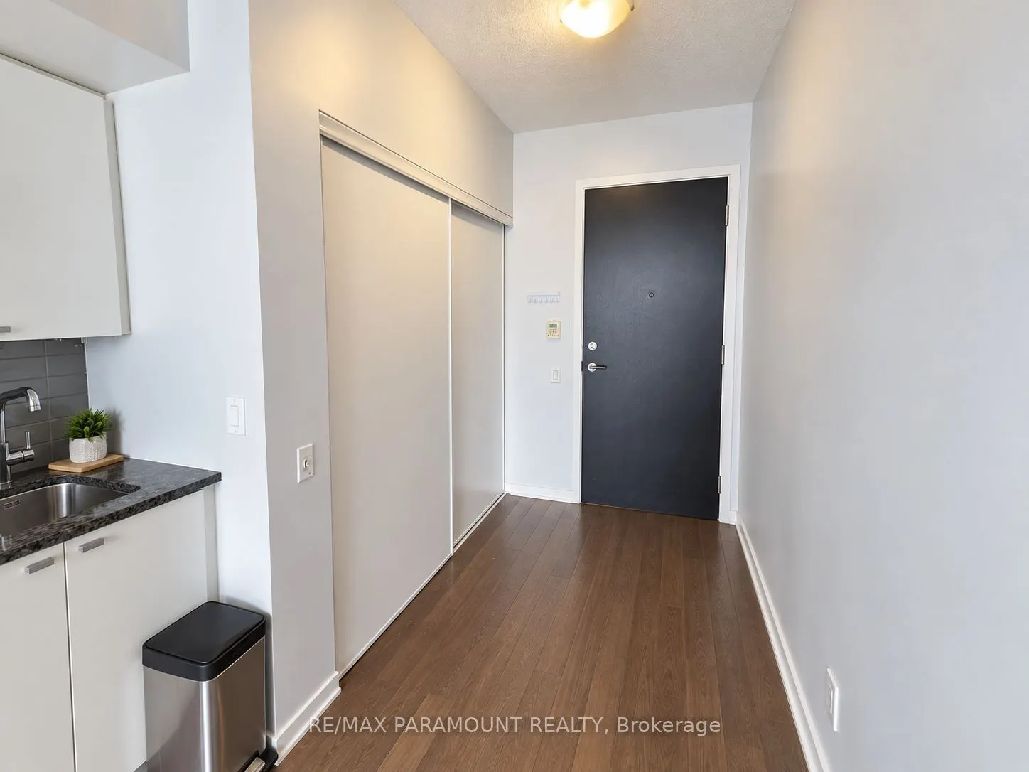 105 The Queensway #3209