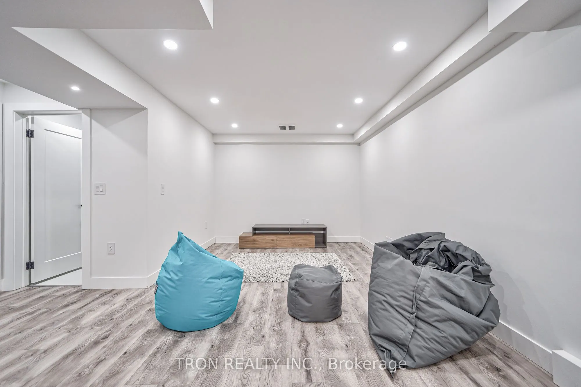 38 Uno Drive