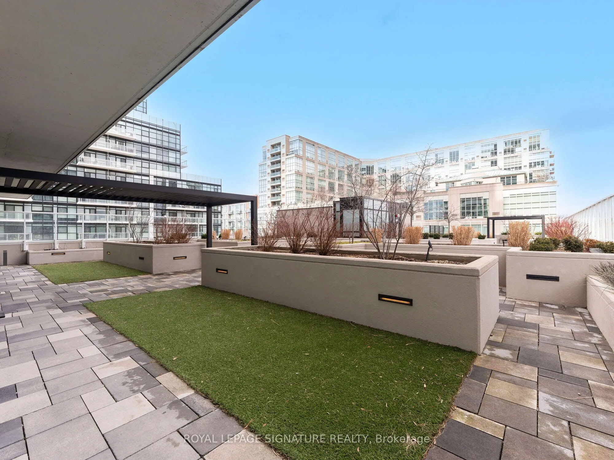 251 Manitoba Street S #132