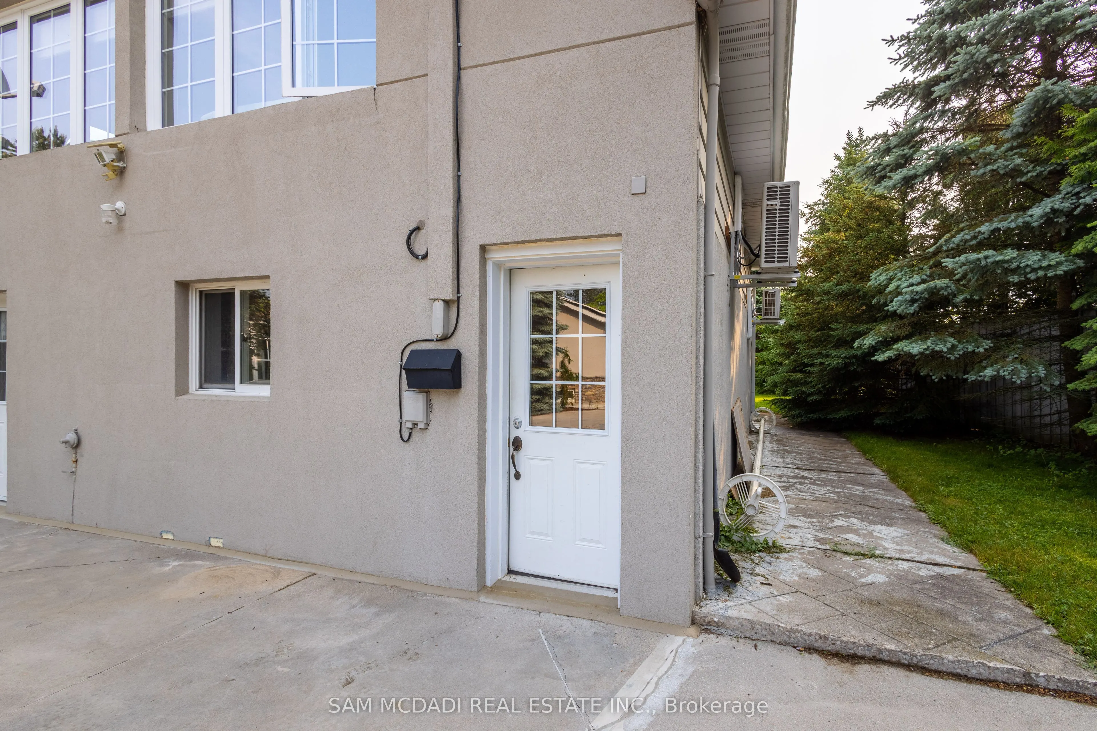 14011 Trafalgar Road #Upper