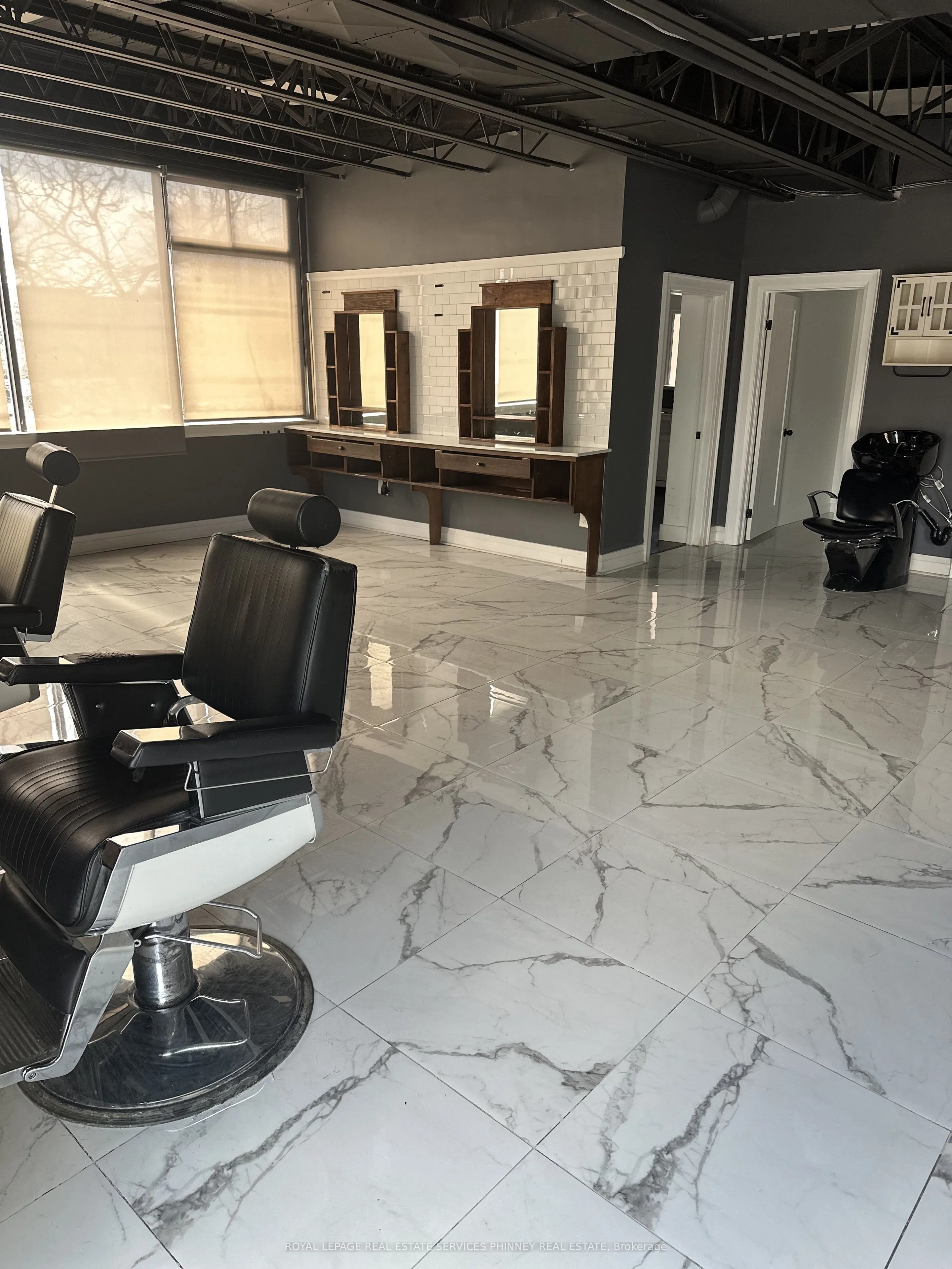 112 Lakeshore Road E #2