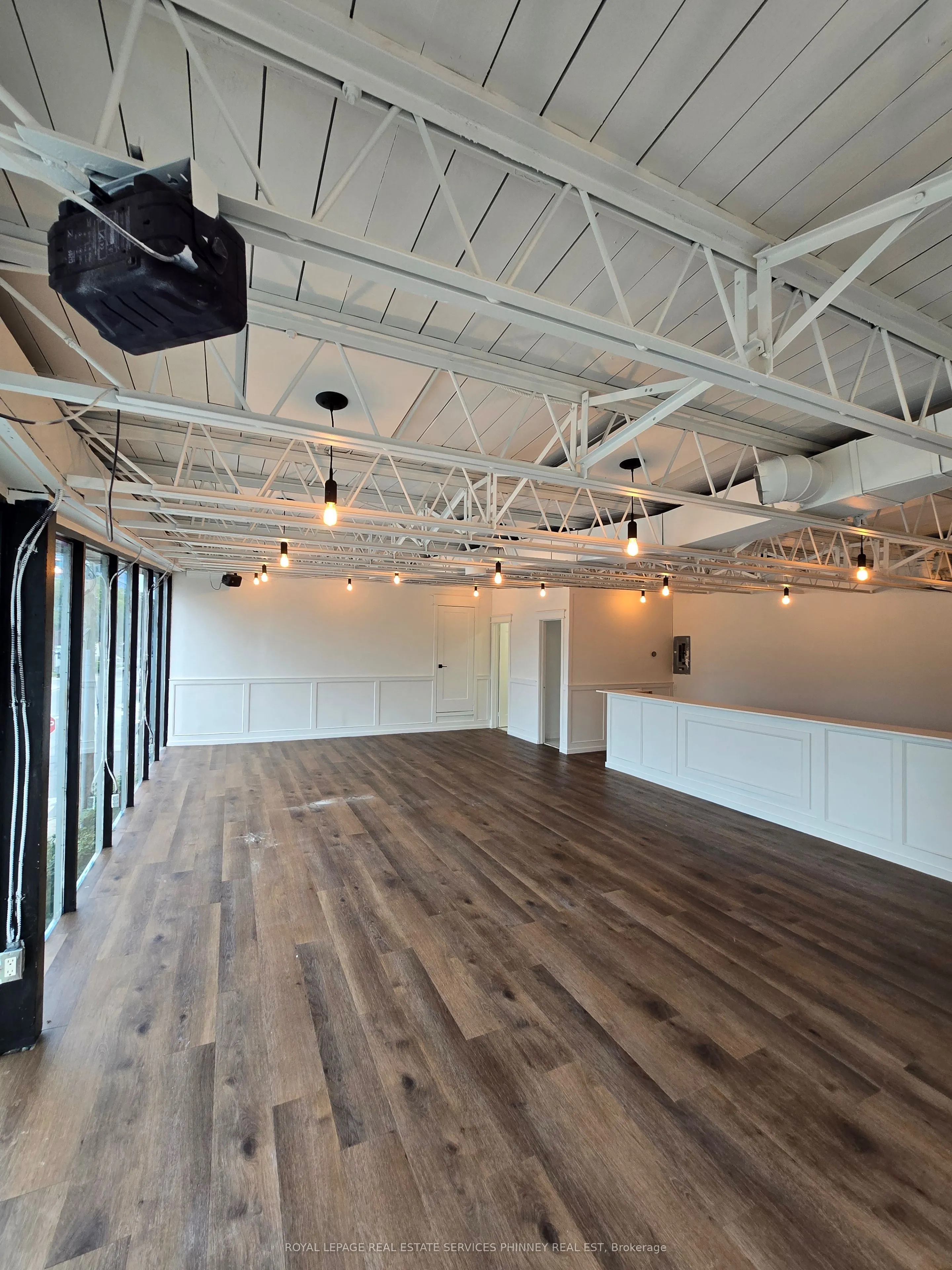 112 Lakeshore Road E #2