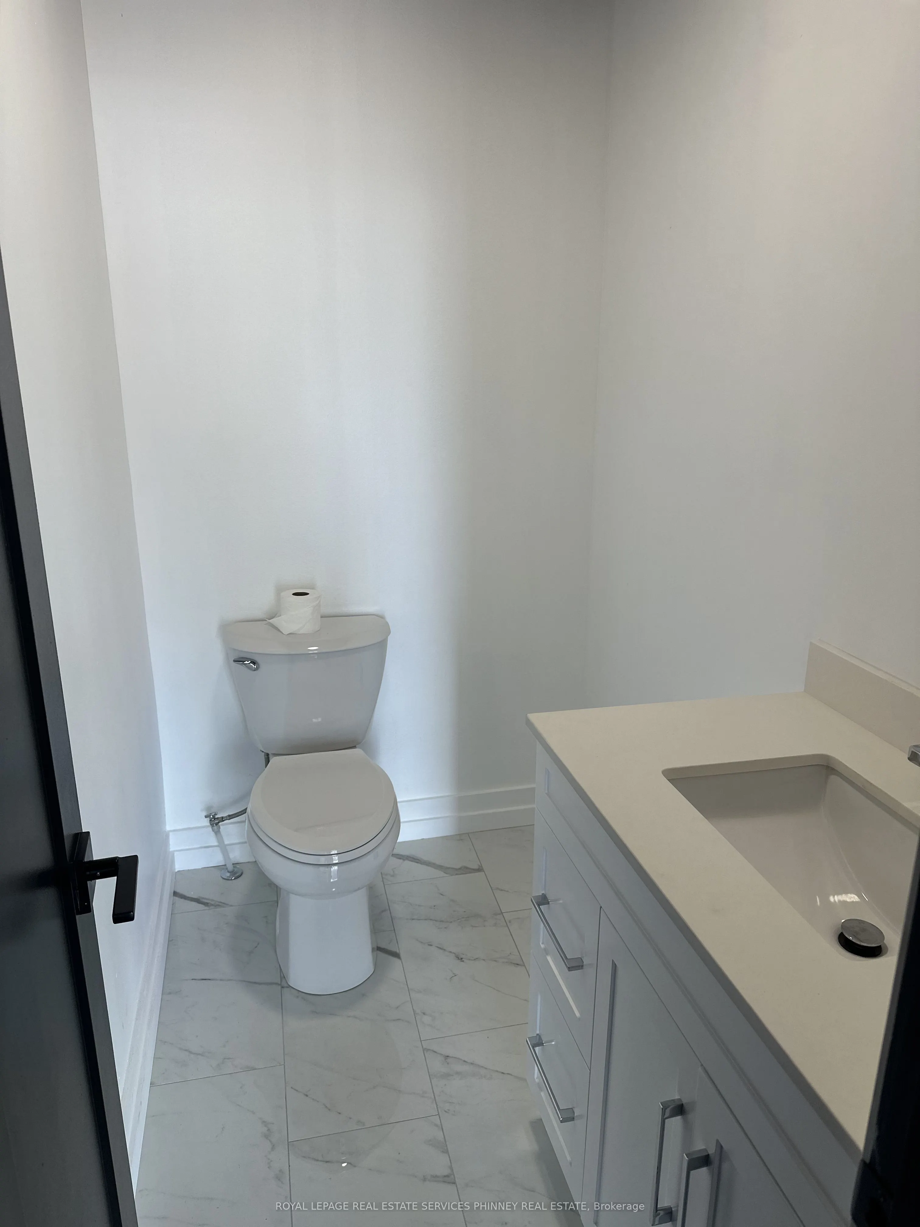 112 Lakeshore Road E #2