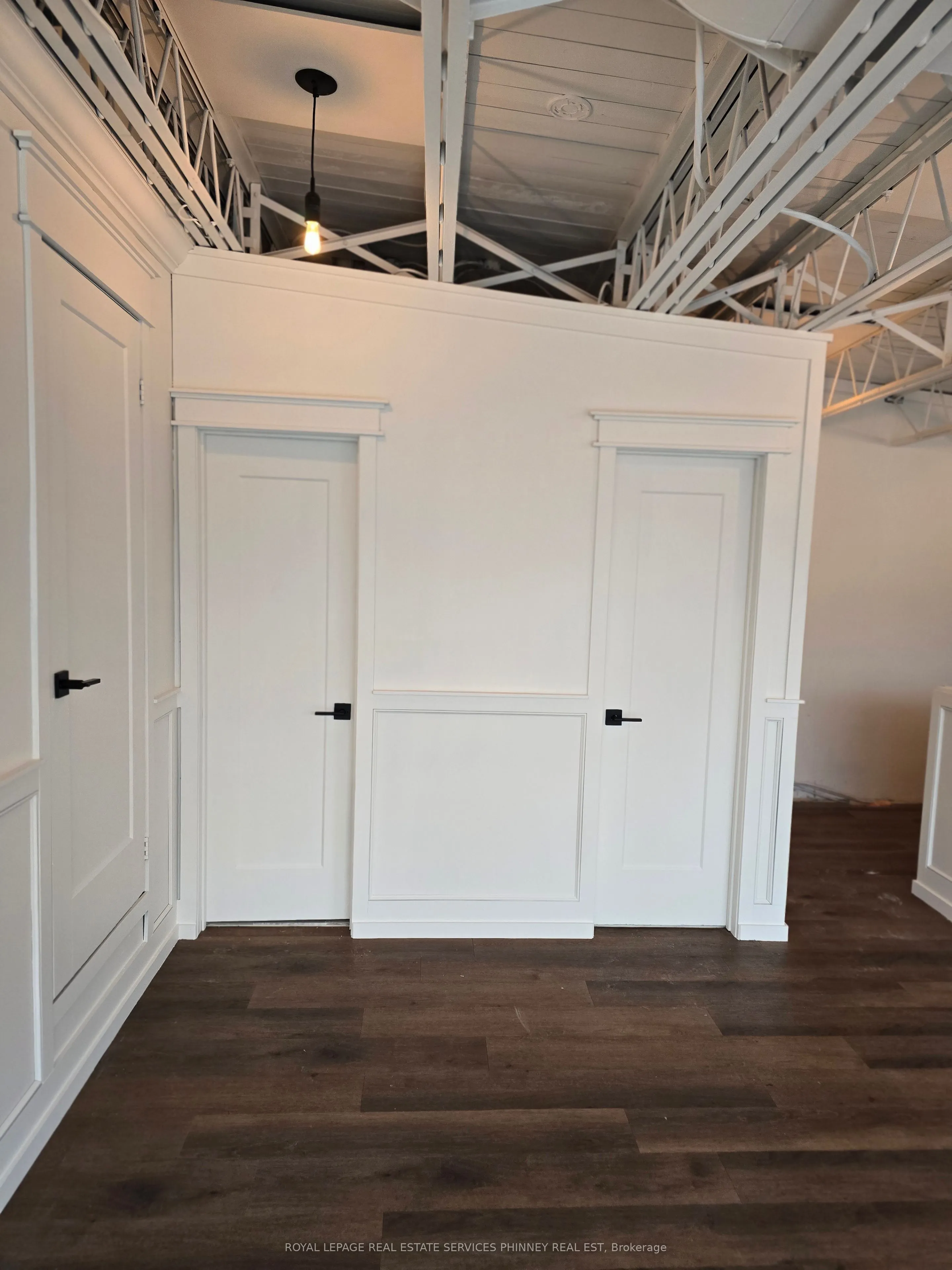 112 Lakeshore Road E #2