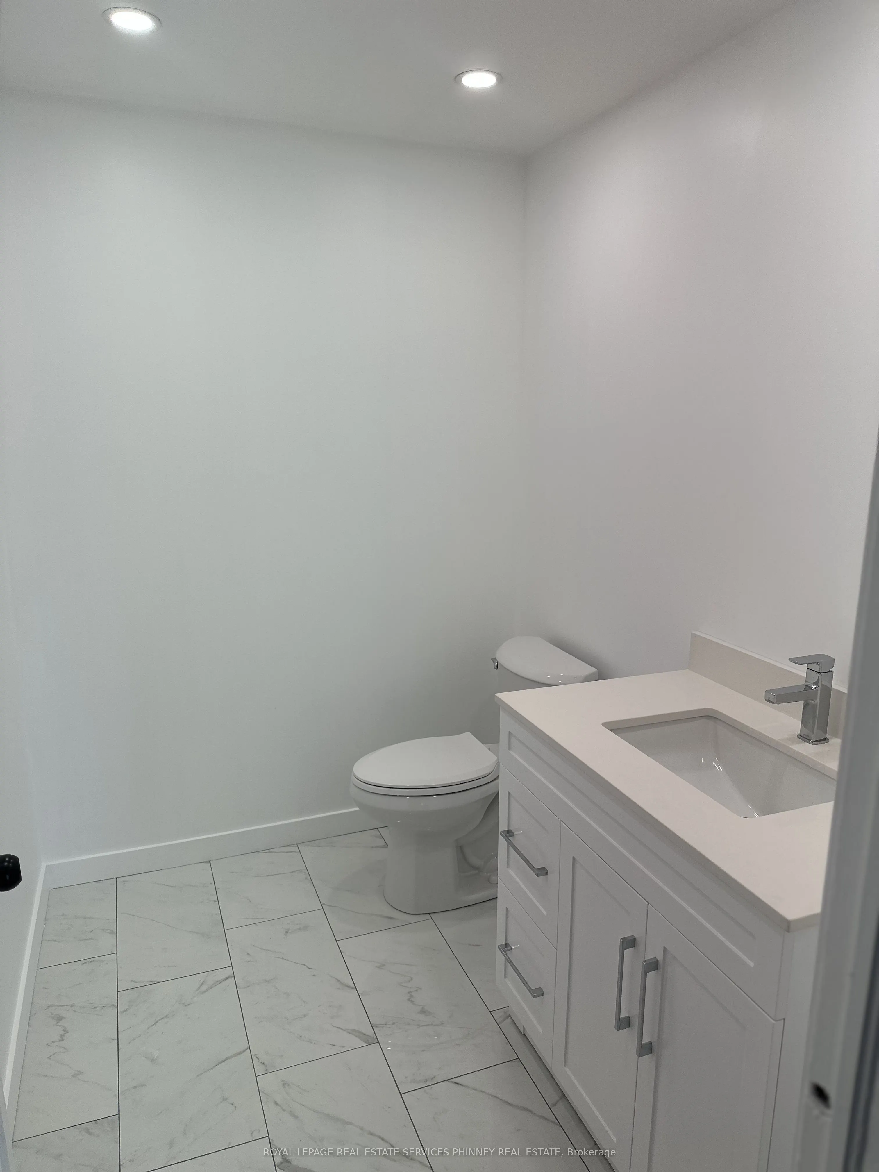 112 Lakeshore Road E #2