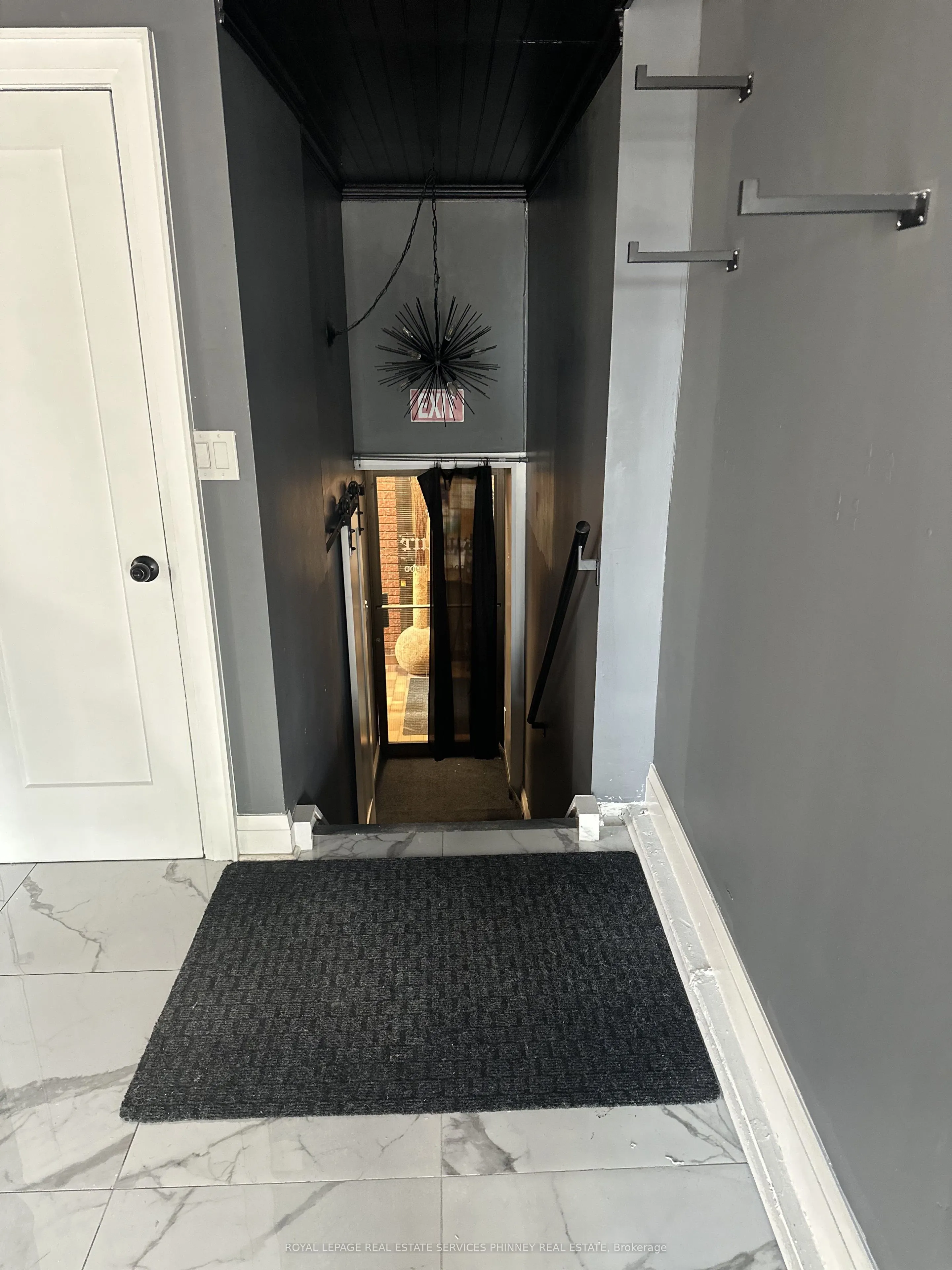 112 Lakeshore Road E #2