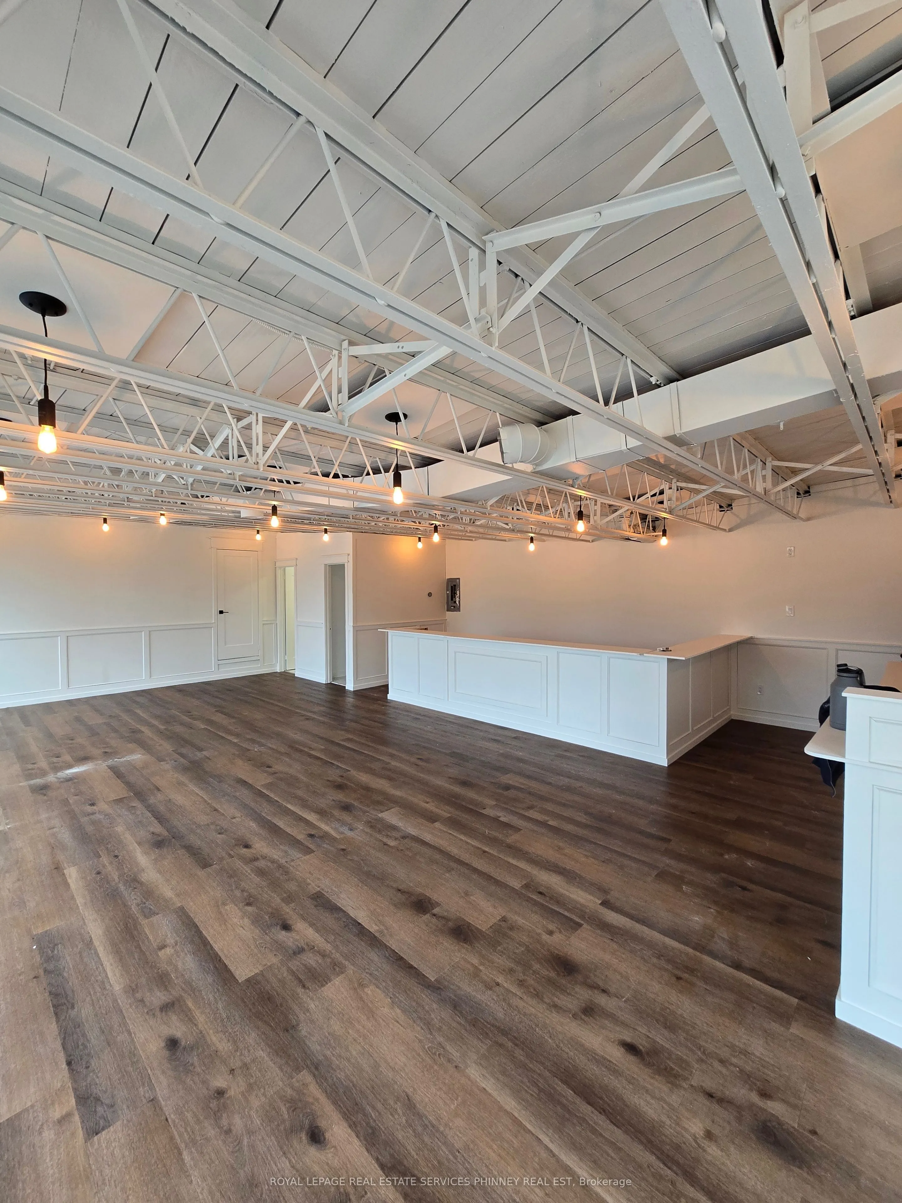 112 Lakeshore Road E #2