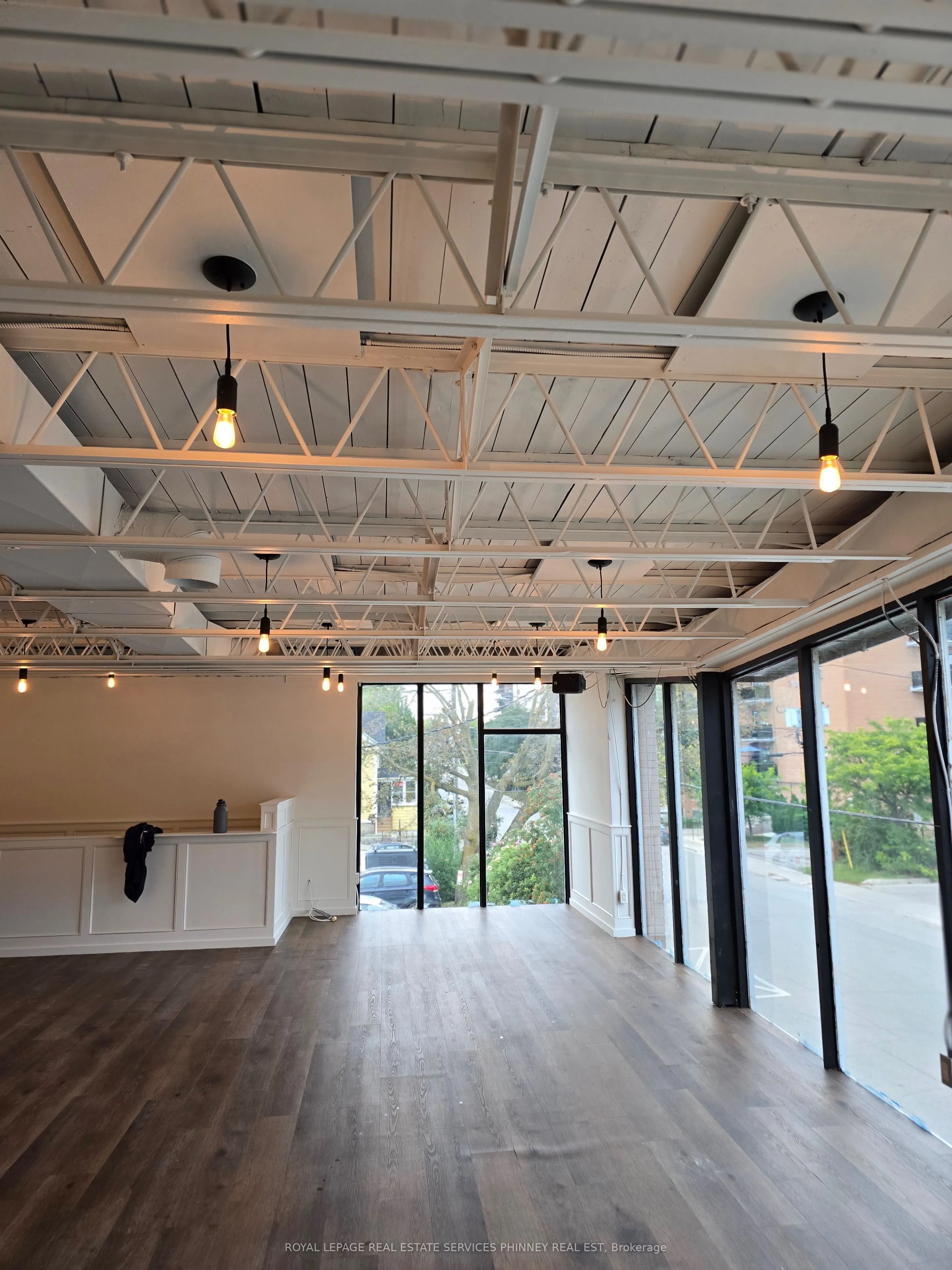 112 Lakeshore Road E #2