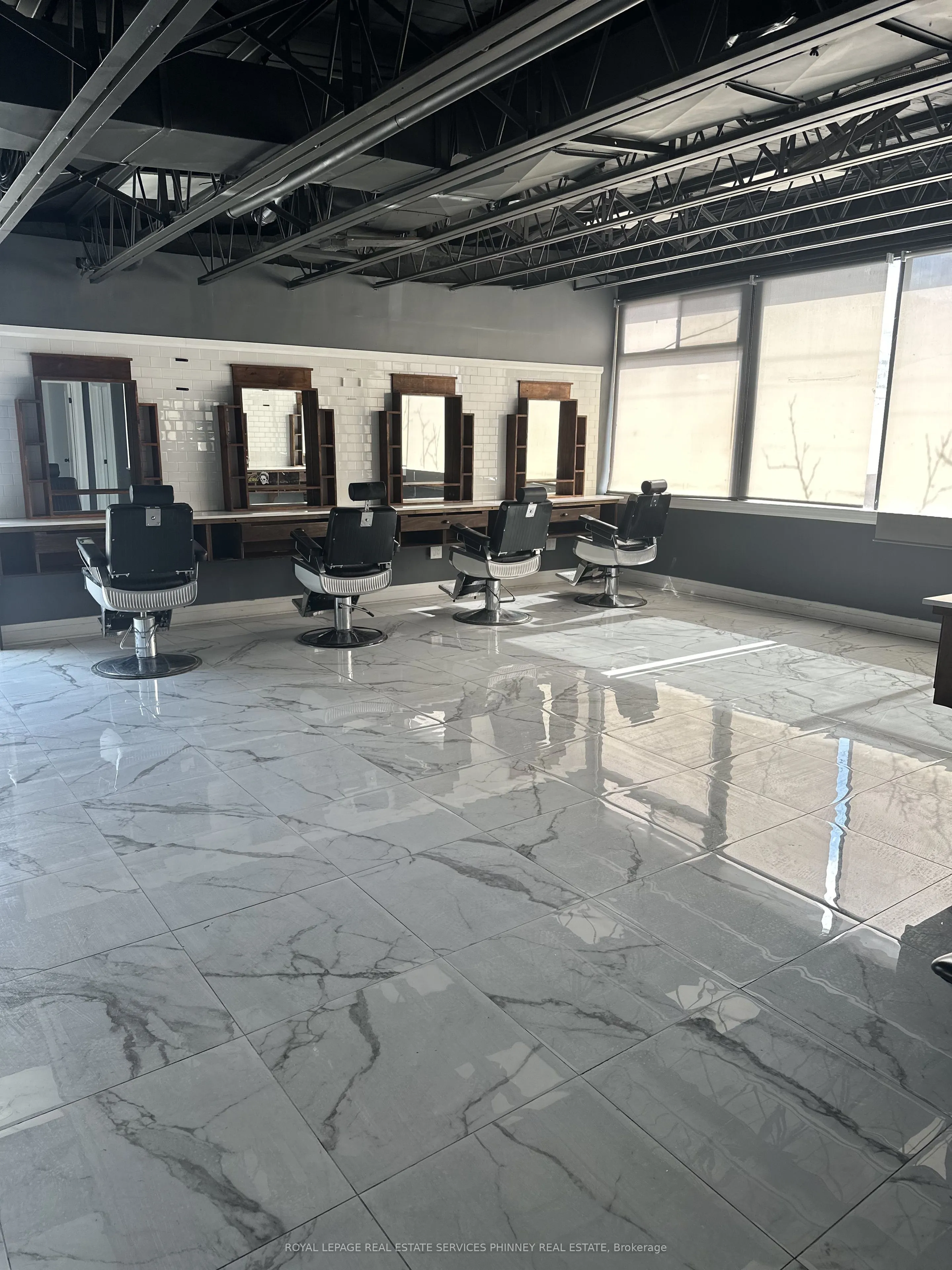 112 Lakeshore Road E #2